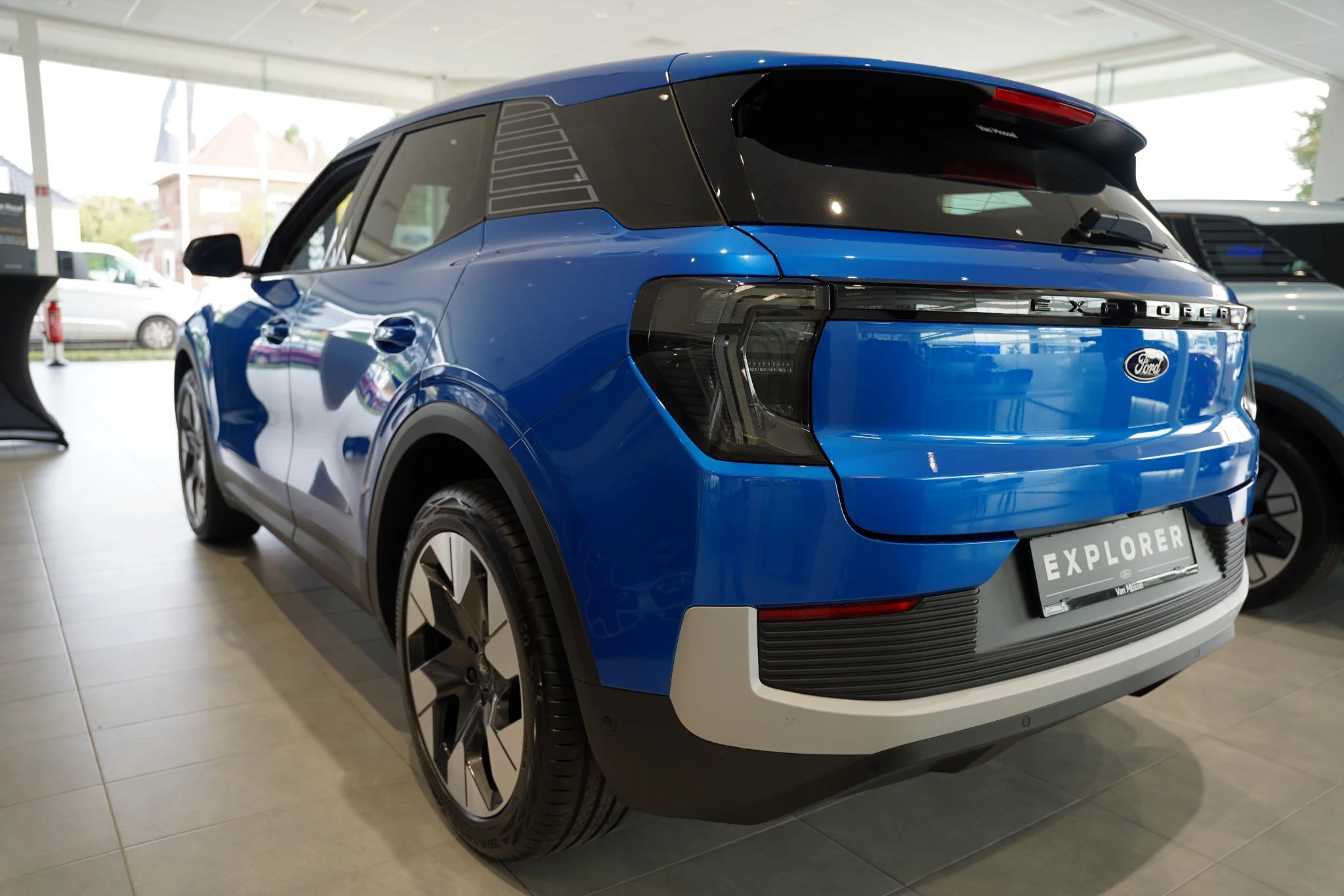 Ford-Explorer EV-image-3