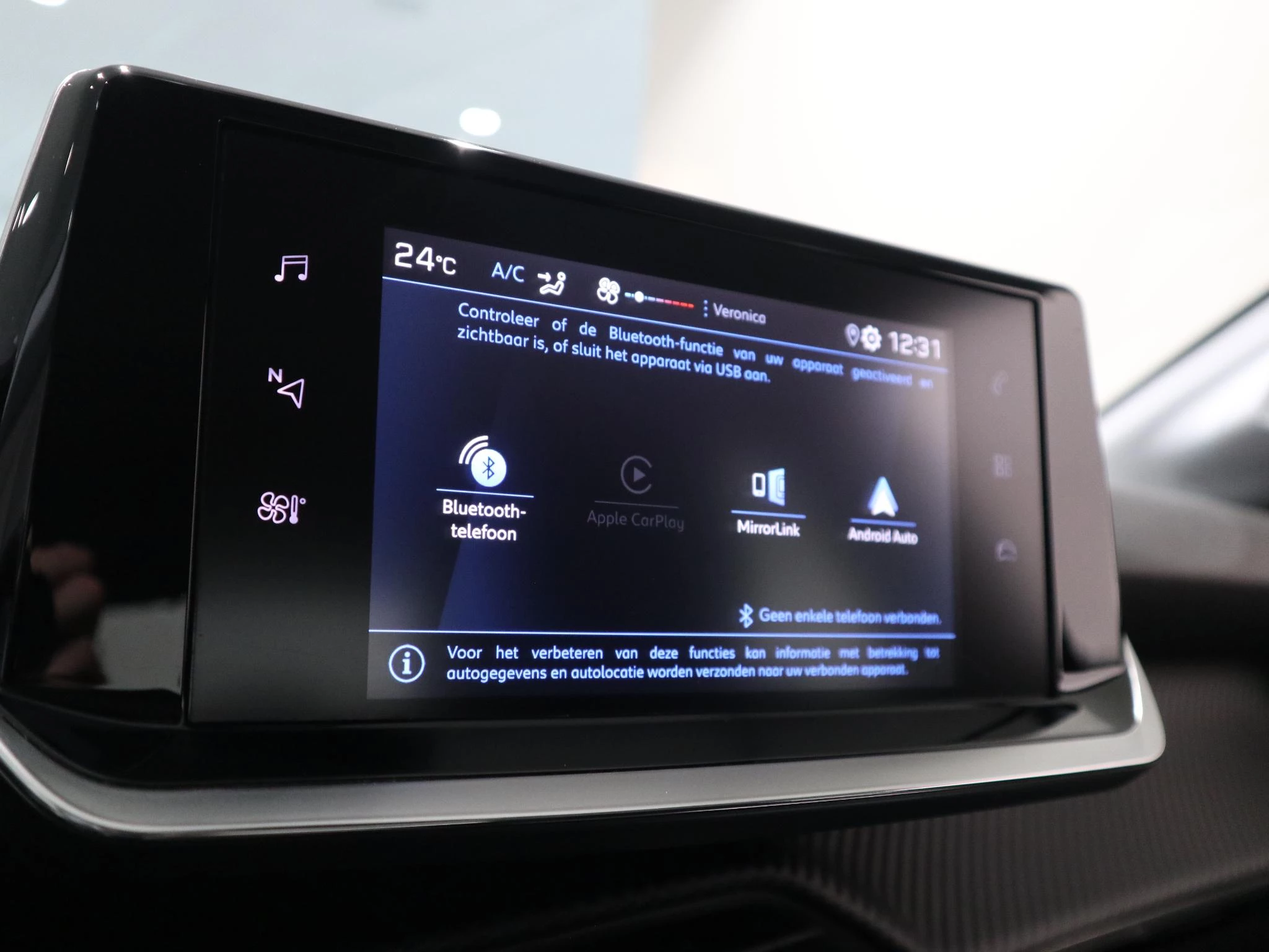 Peugeot-208-image-12