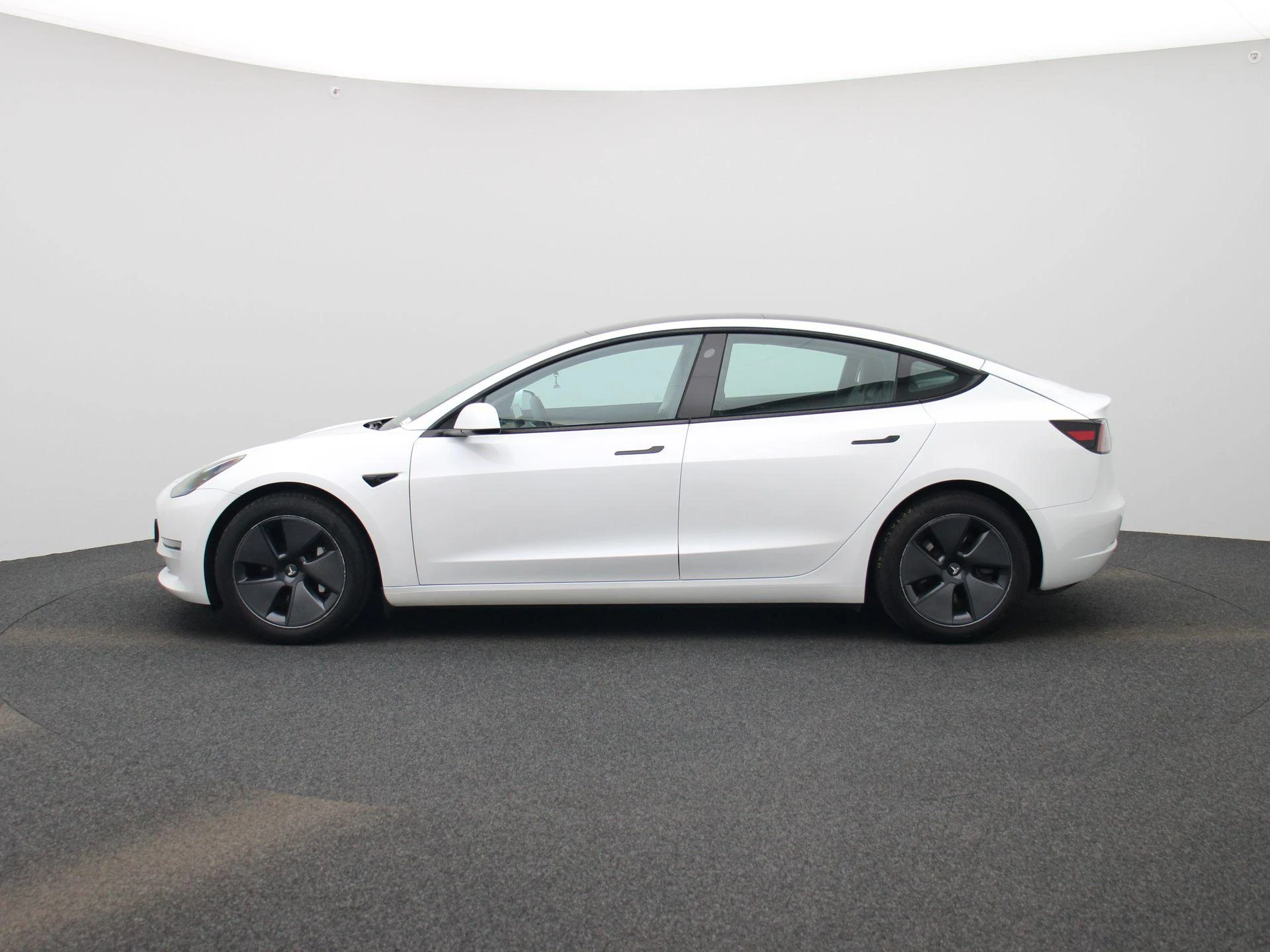 Tesla-Model 3-image-3