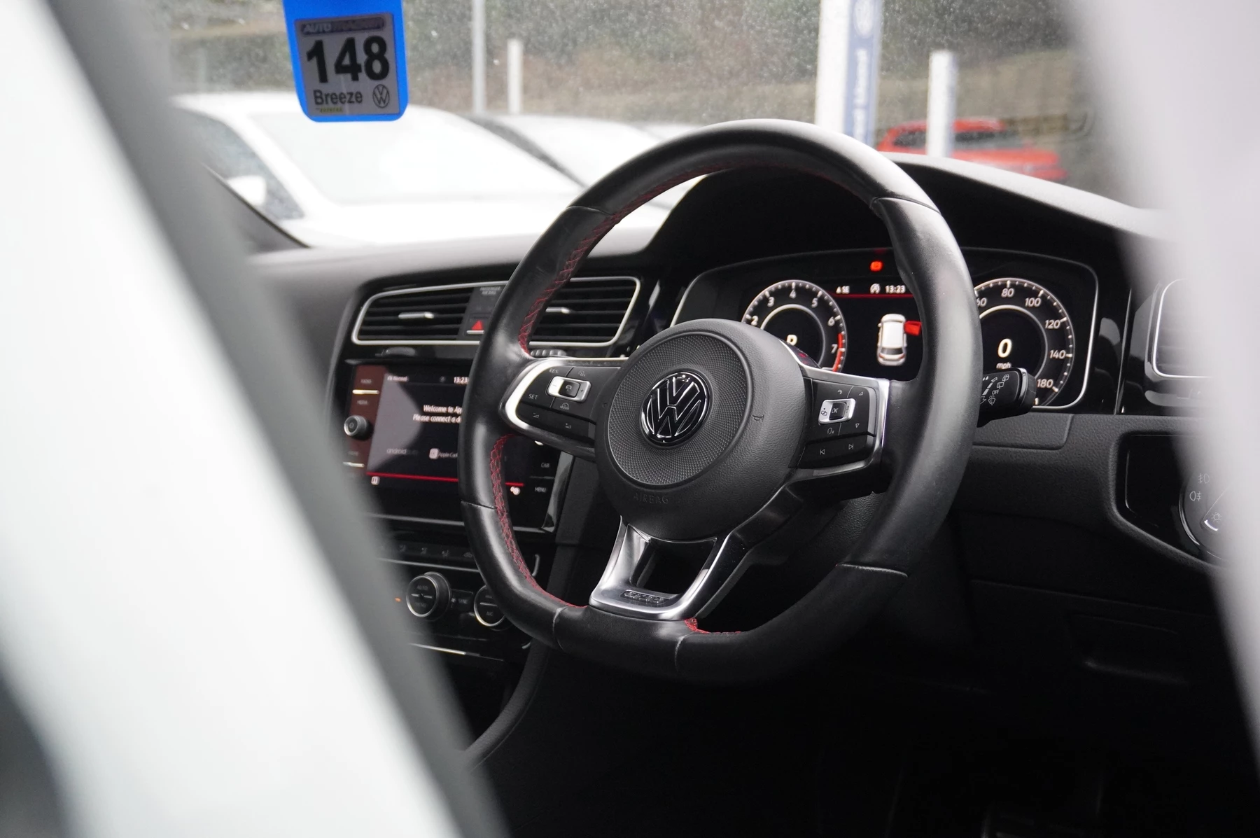 Volkswagen-Golf-image-26