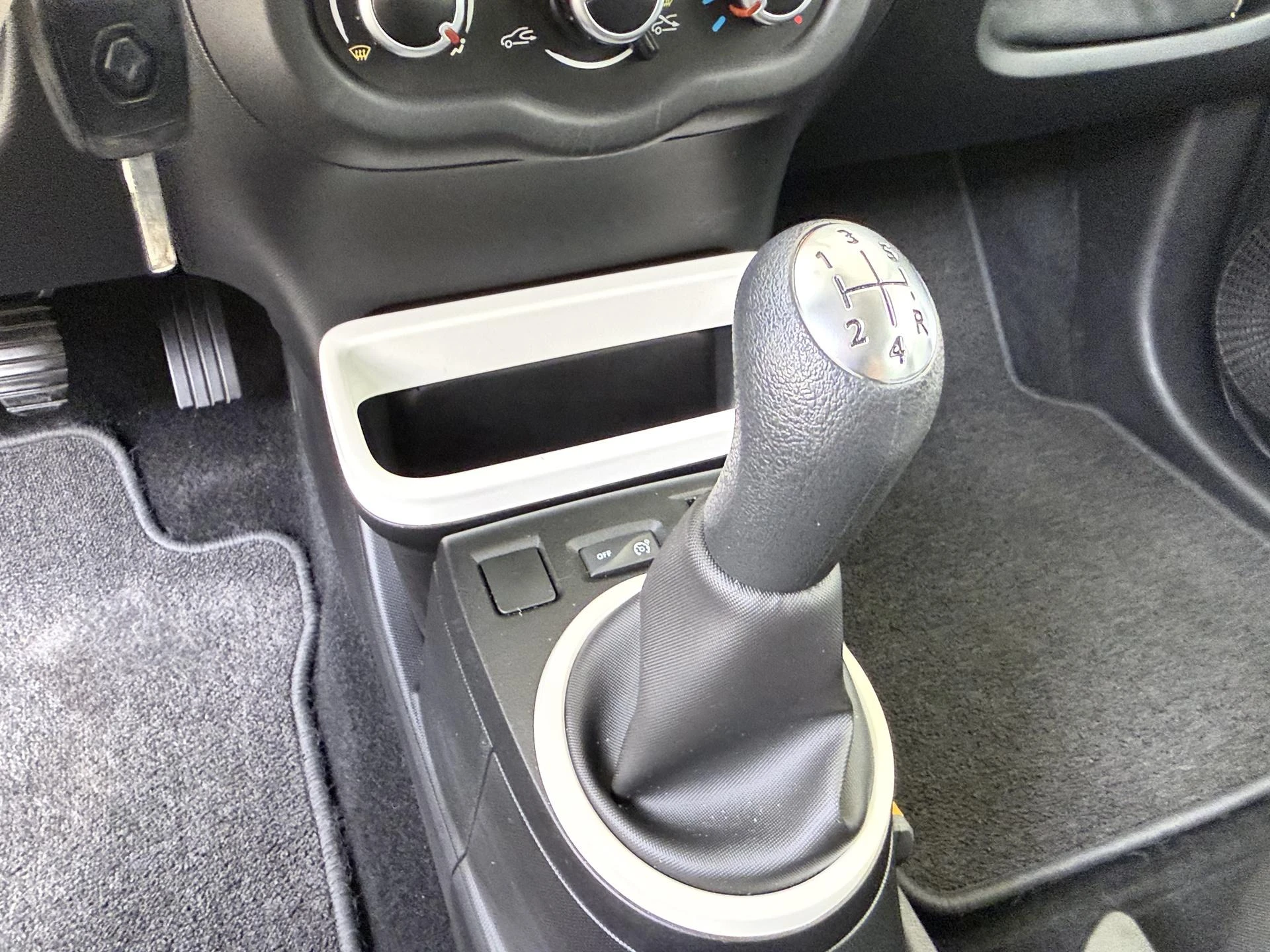 Renault-Twingo-image-13