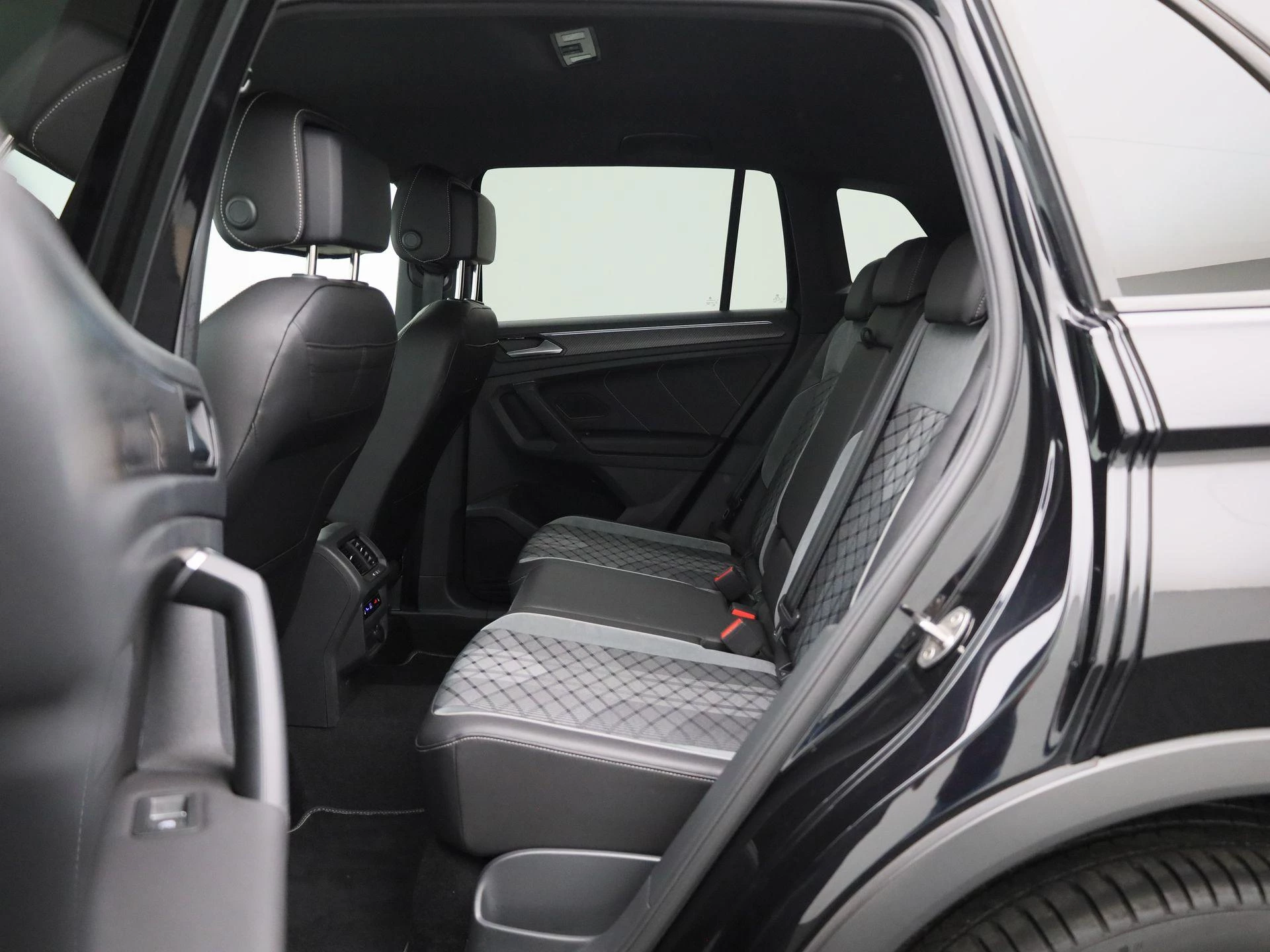 Volkswagen Tiguan 1.4 TSI eHybrid R-Line Business+ 245 PK|