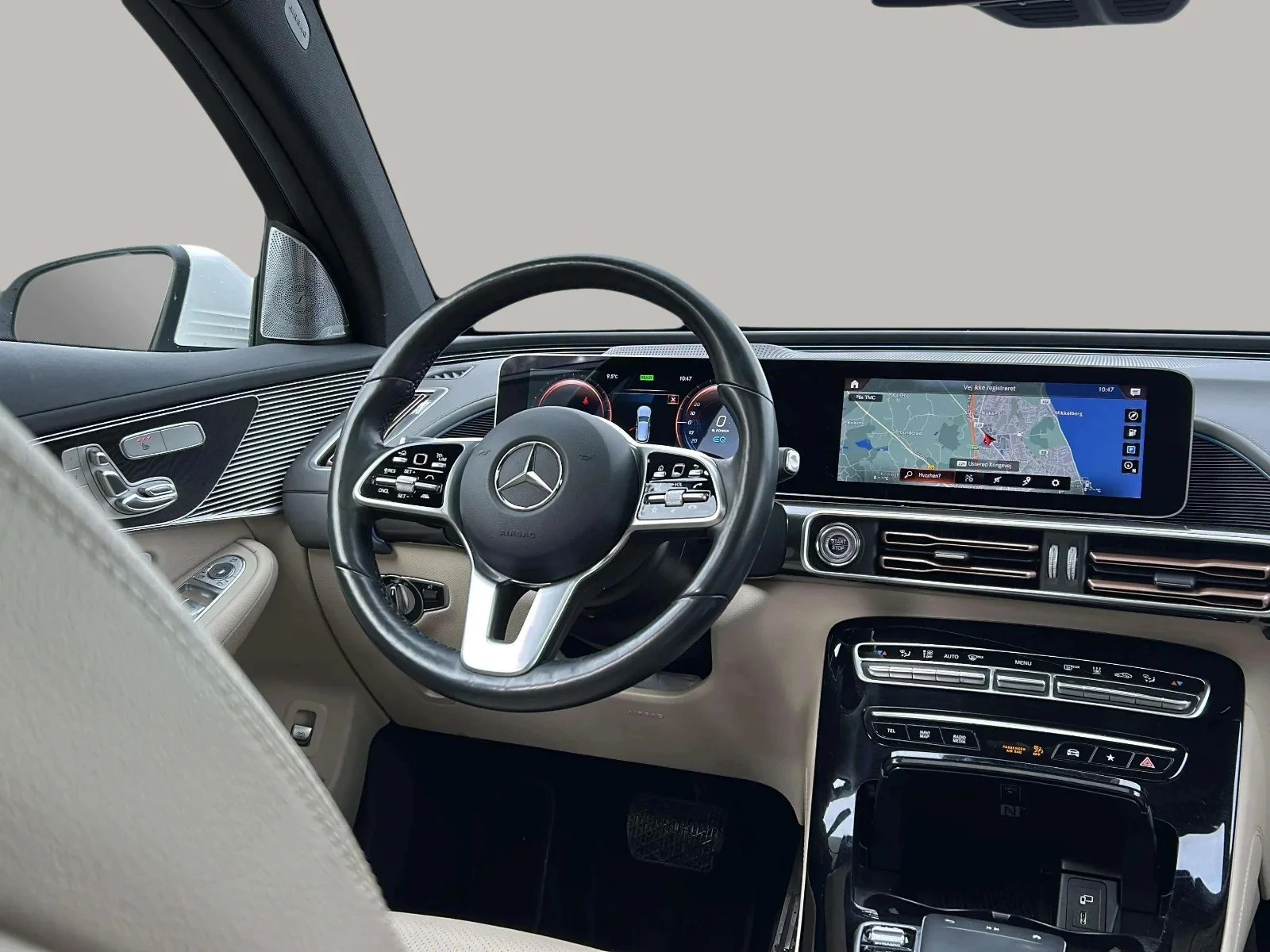 Mercedes-Benz-EQC-image-15