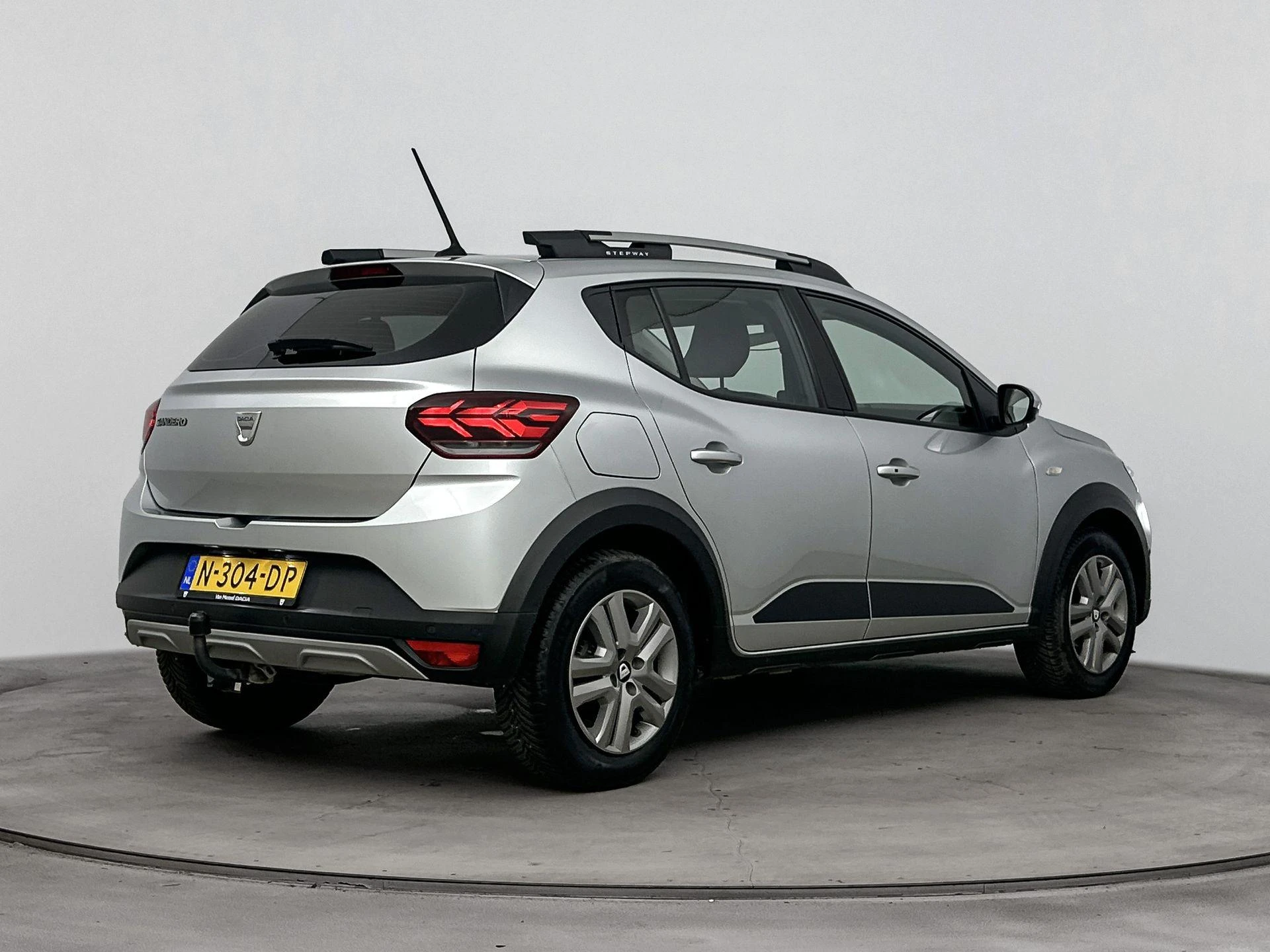 Dacia-Sandero Stepway-image-3