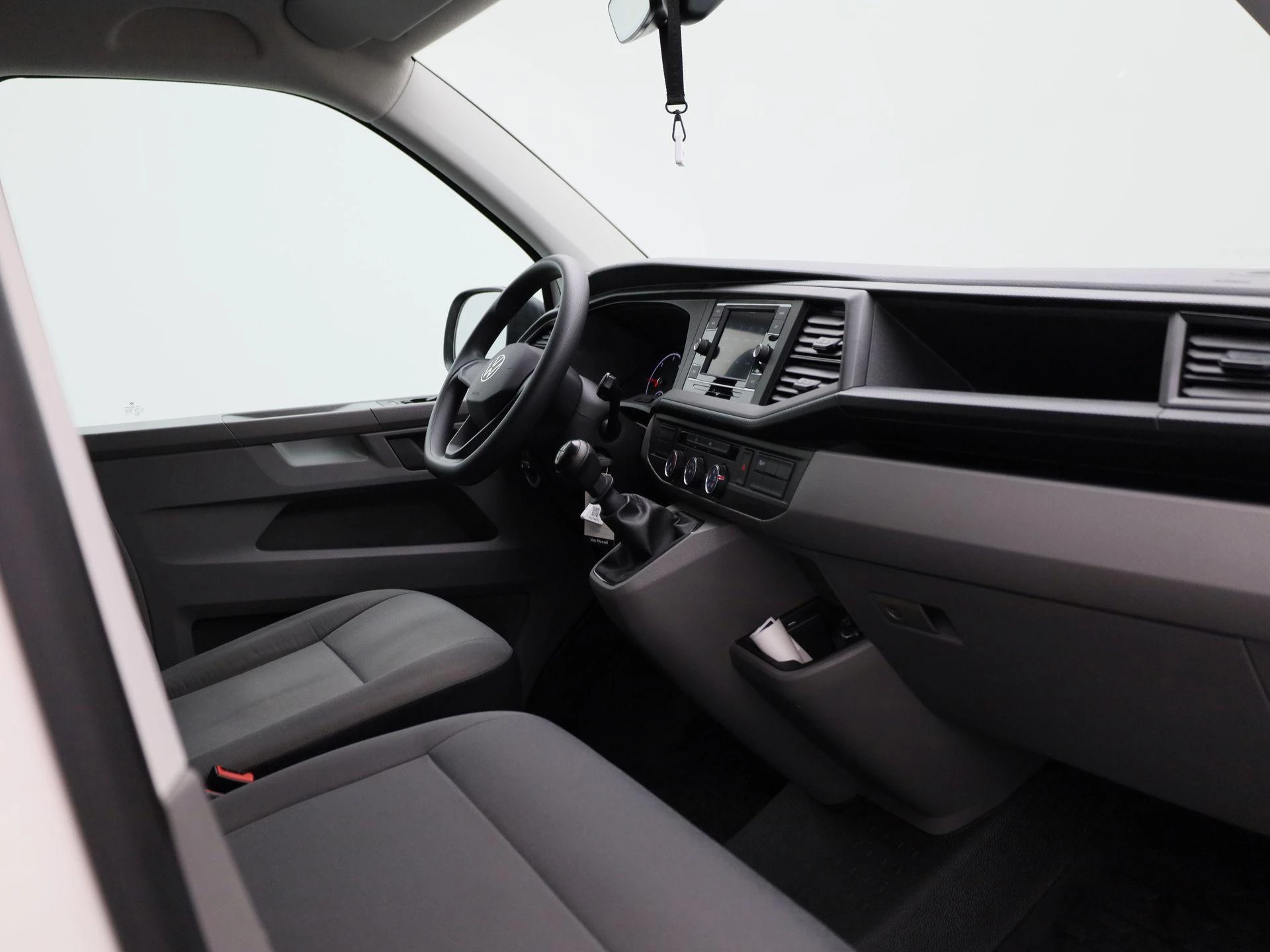 Volkswagen-Transporter-image-30