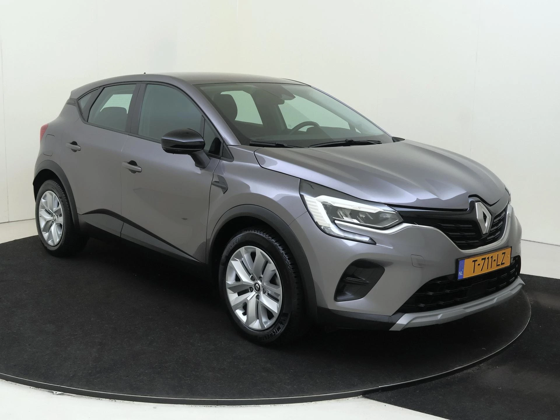 Renault-Captur-image-1