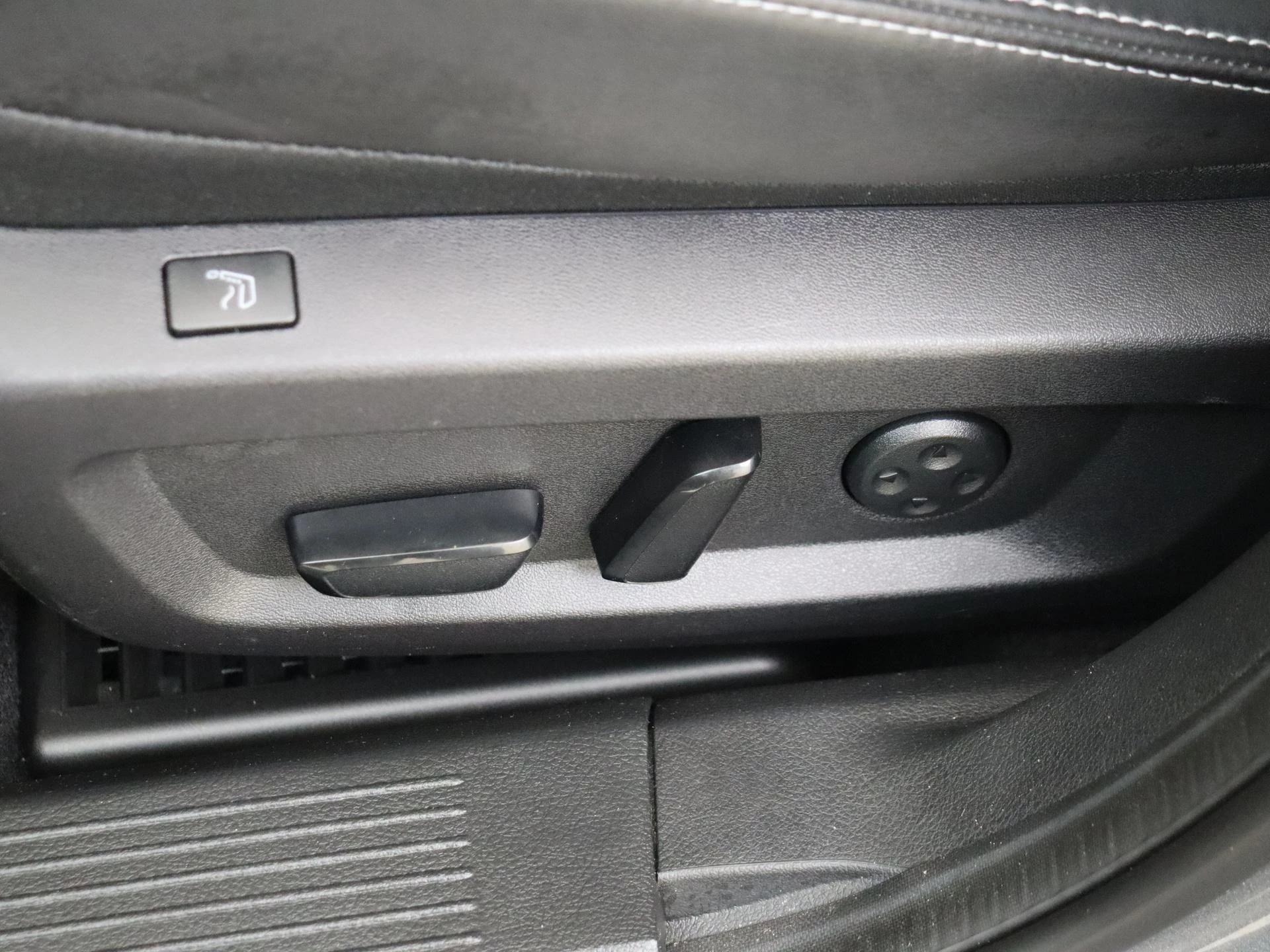 Nissan-QASHQAI-image-25