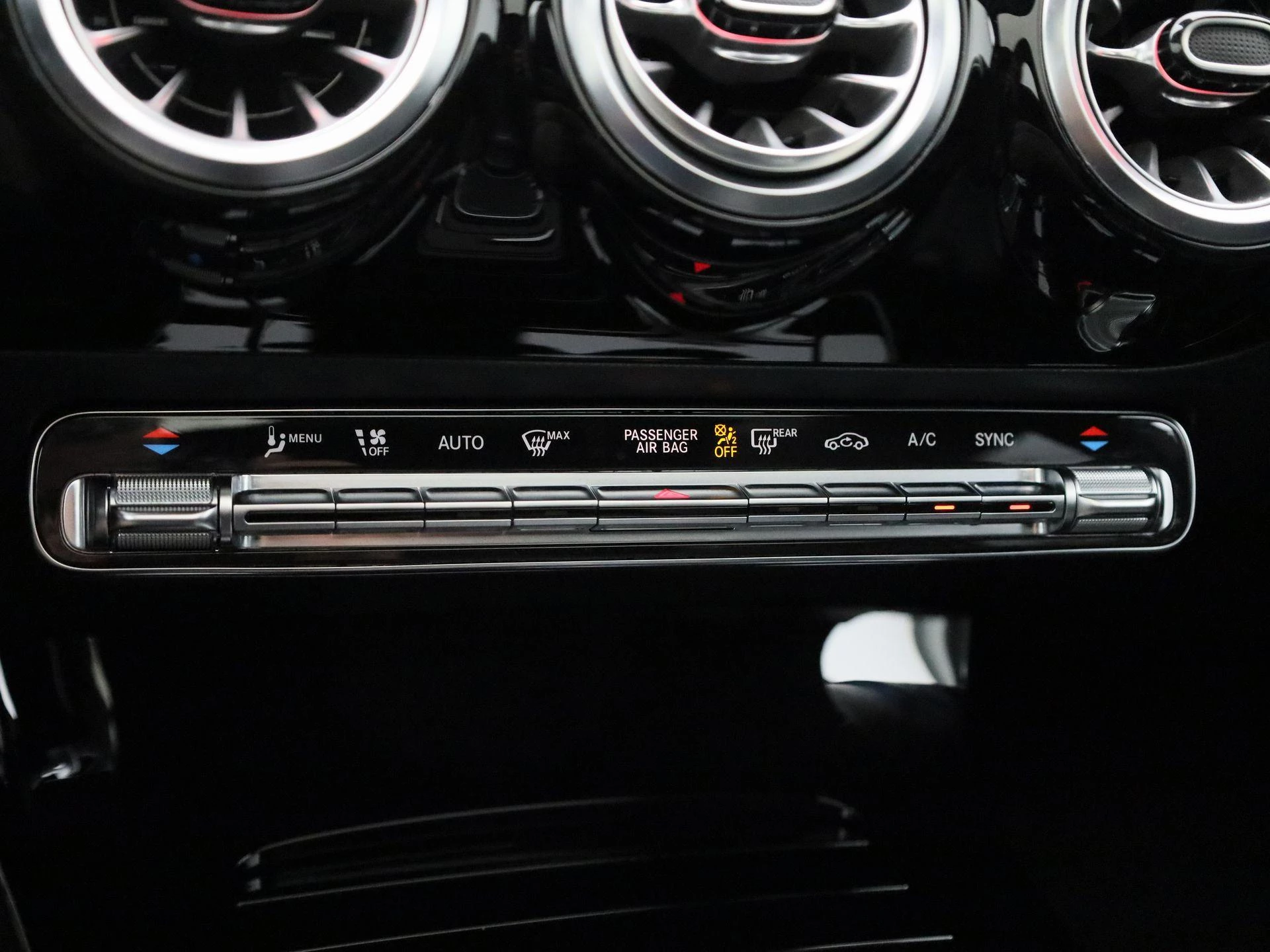 Mercedes-Benz-CLA-image-21