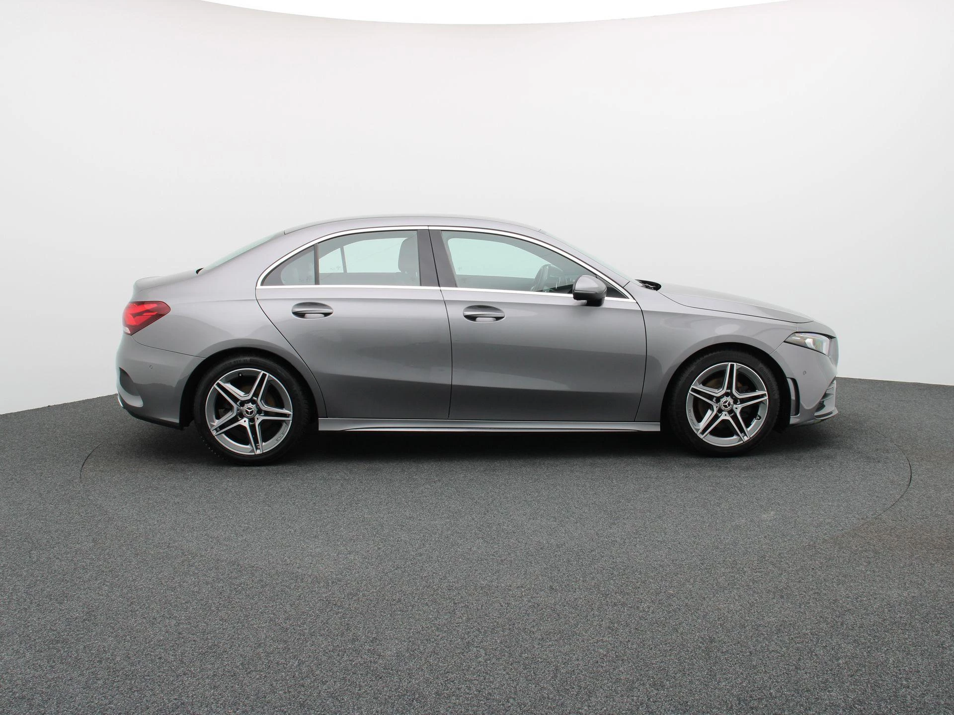 Mercedes-Benz Classe A 180 sedan + AMG LINE + CAMERA + LED +