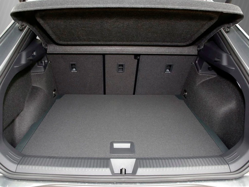 Volkswagen T-Roc 1.5 eTSI DSG R-Line 18"ACC LED AHK DAB VC