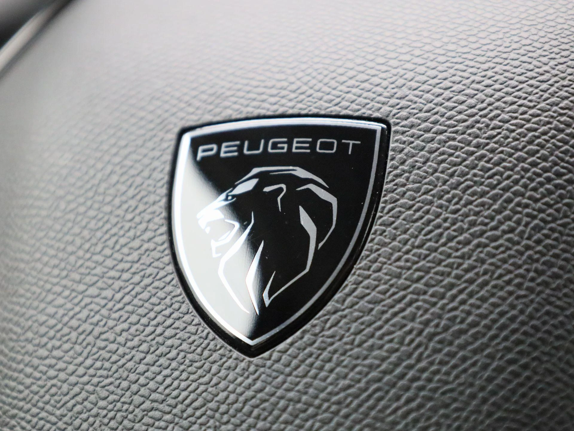 Peugeot 208 1.2 PureTech 100 MAN6 S&S Allure