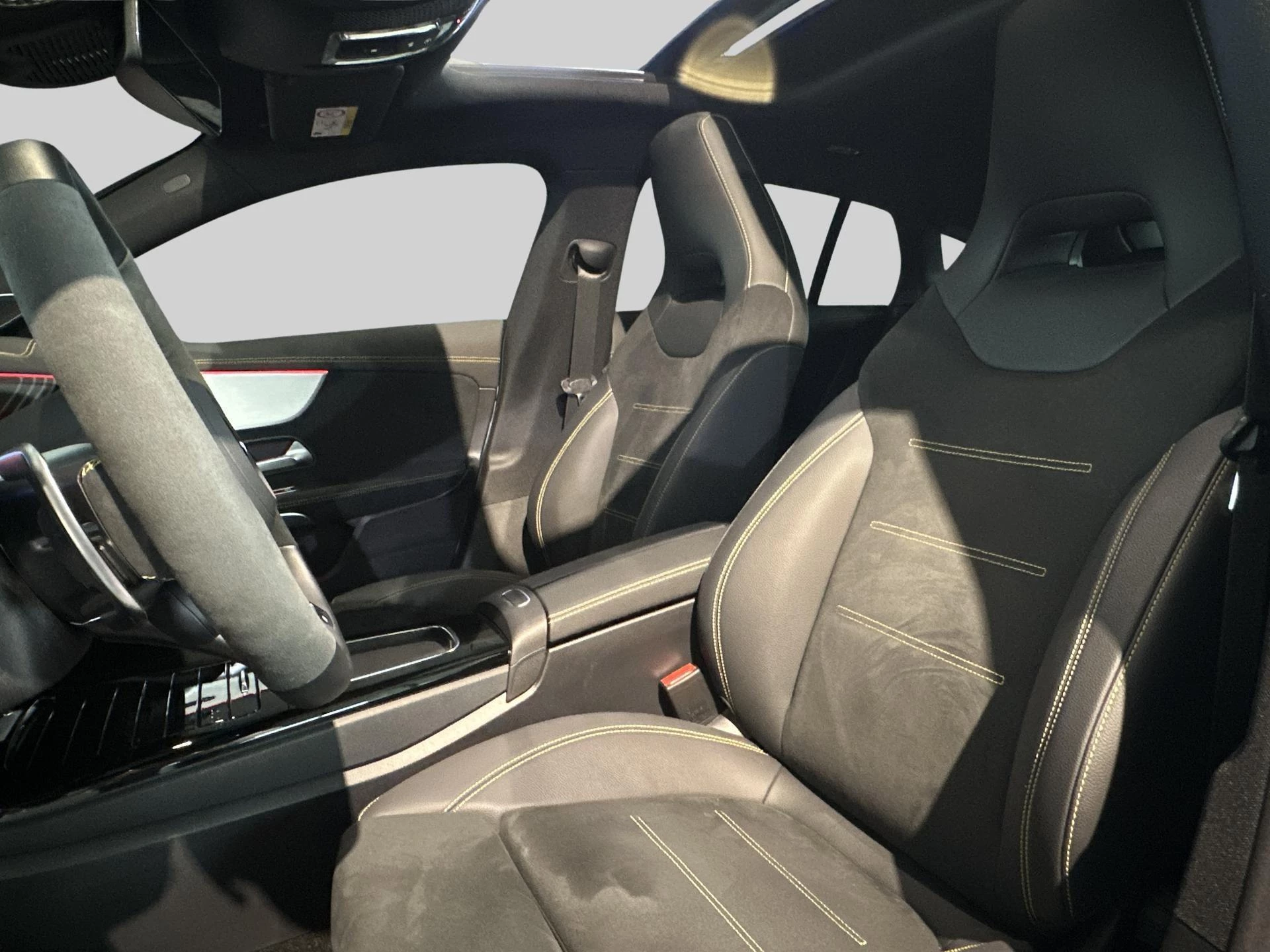 Mercedes-Benz-CLA-image-19