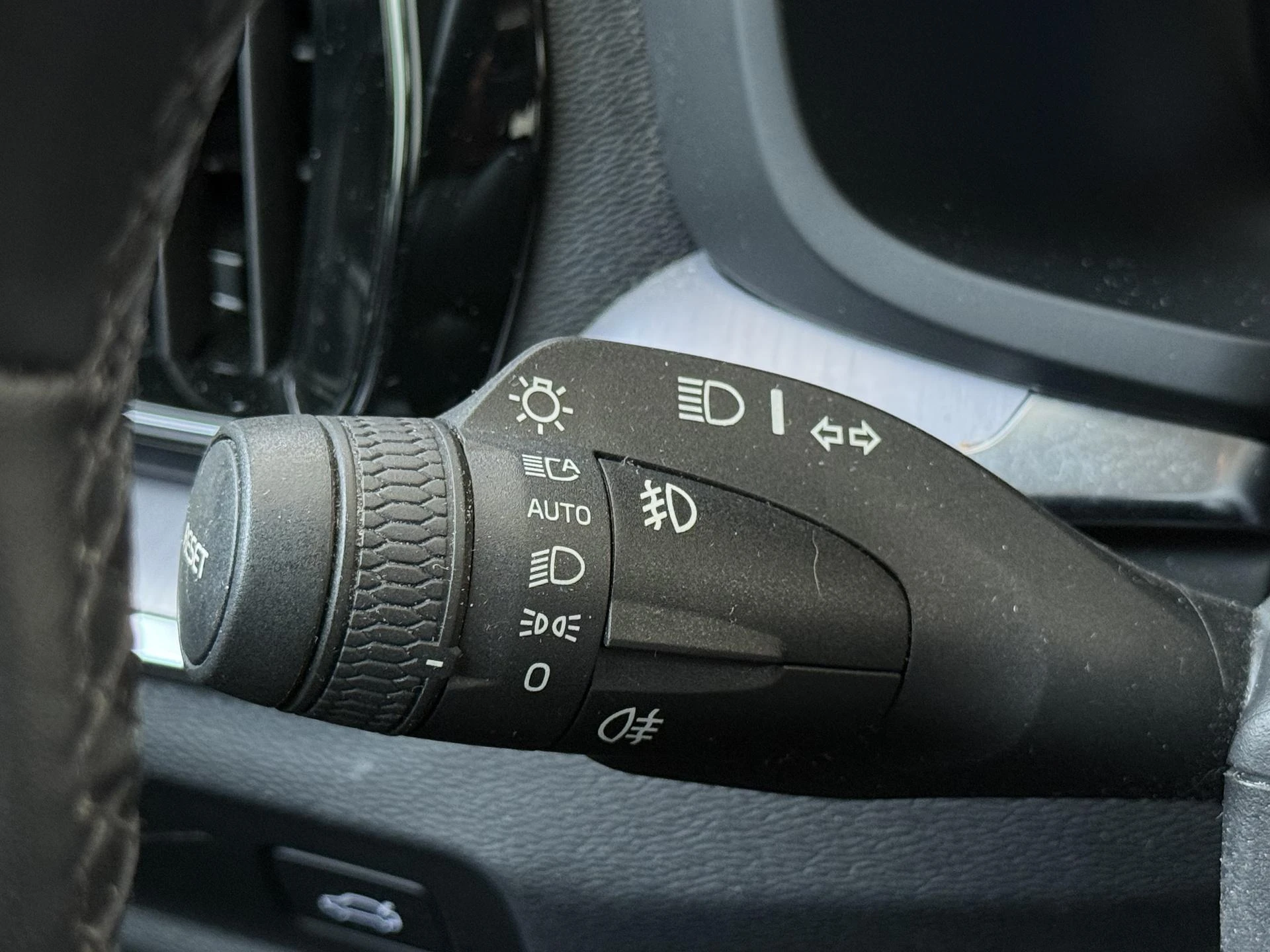 Volvo-V60-image-23