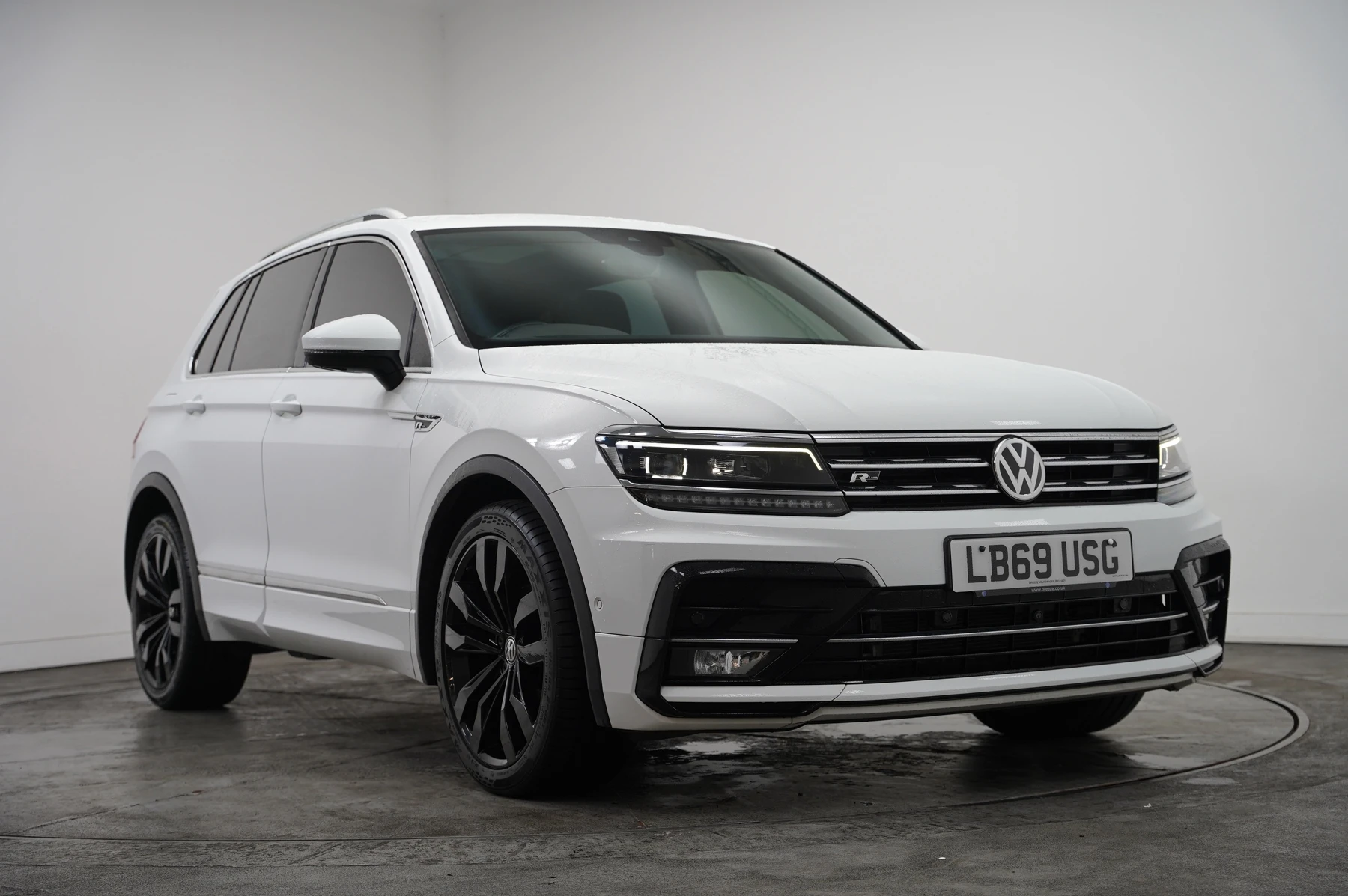 Volkswagen-Tiguan-image-0