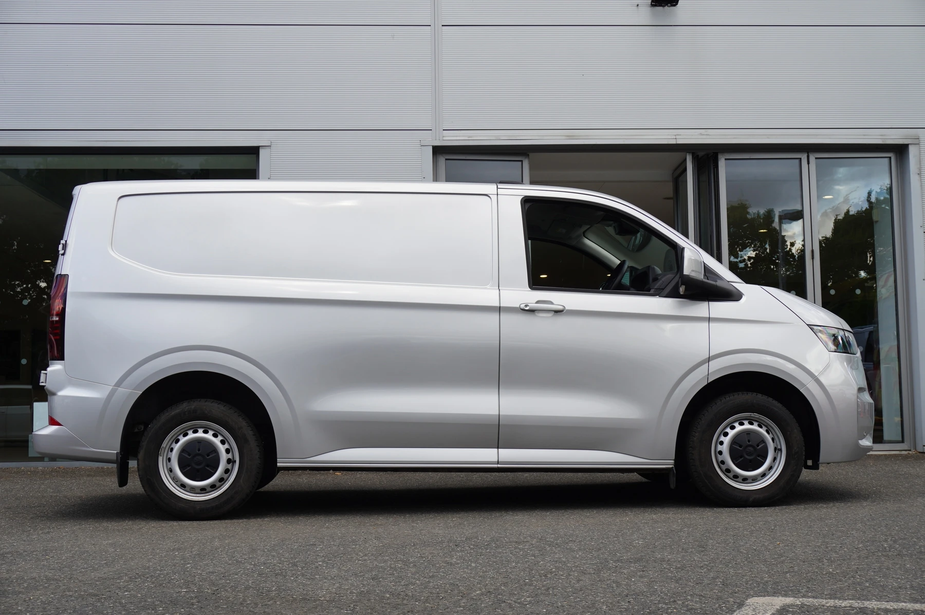 Volkswagen-Transporter-image-3