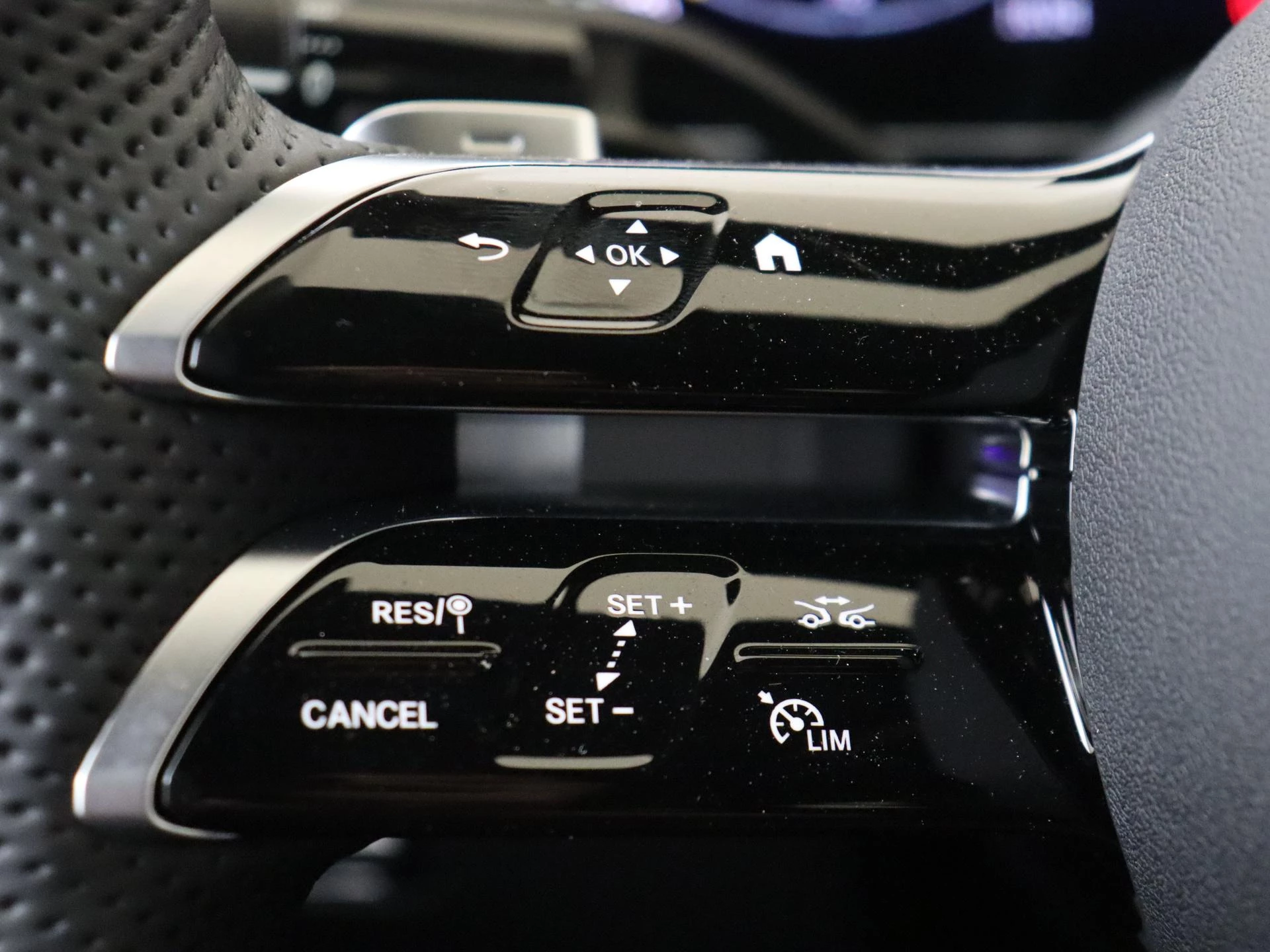 Mercedes-Benz-GLC-image-16