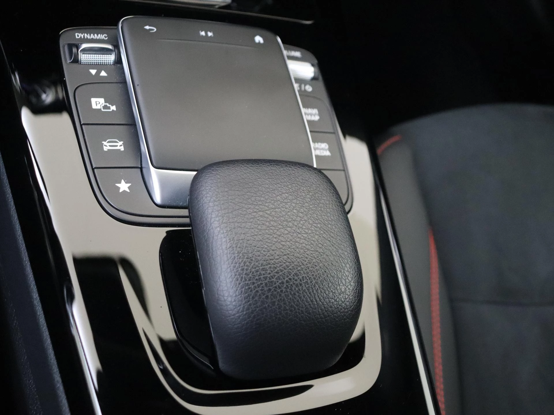 Mercedes-Benz-CLA-image-25