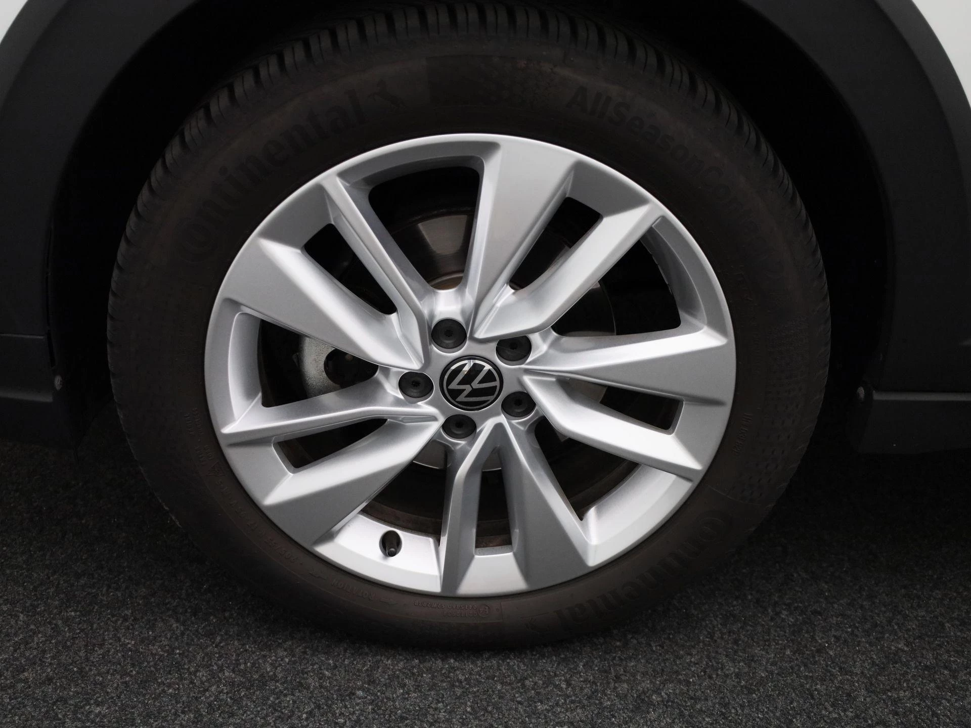 Volkswagen-Taigo-image-13