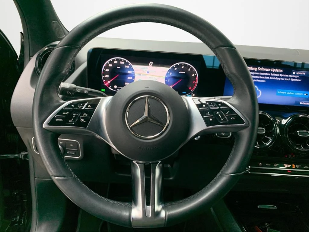 Mercedes-Benz-GLA 200-image-15