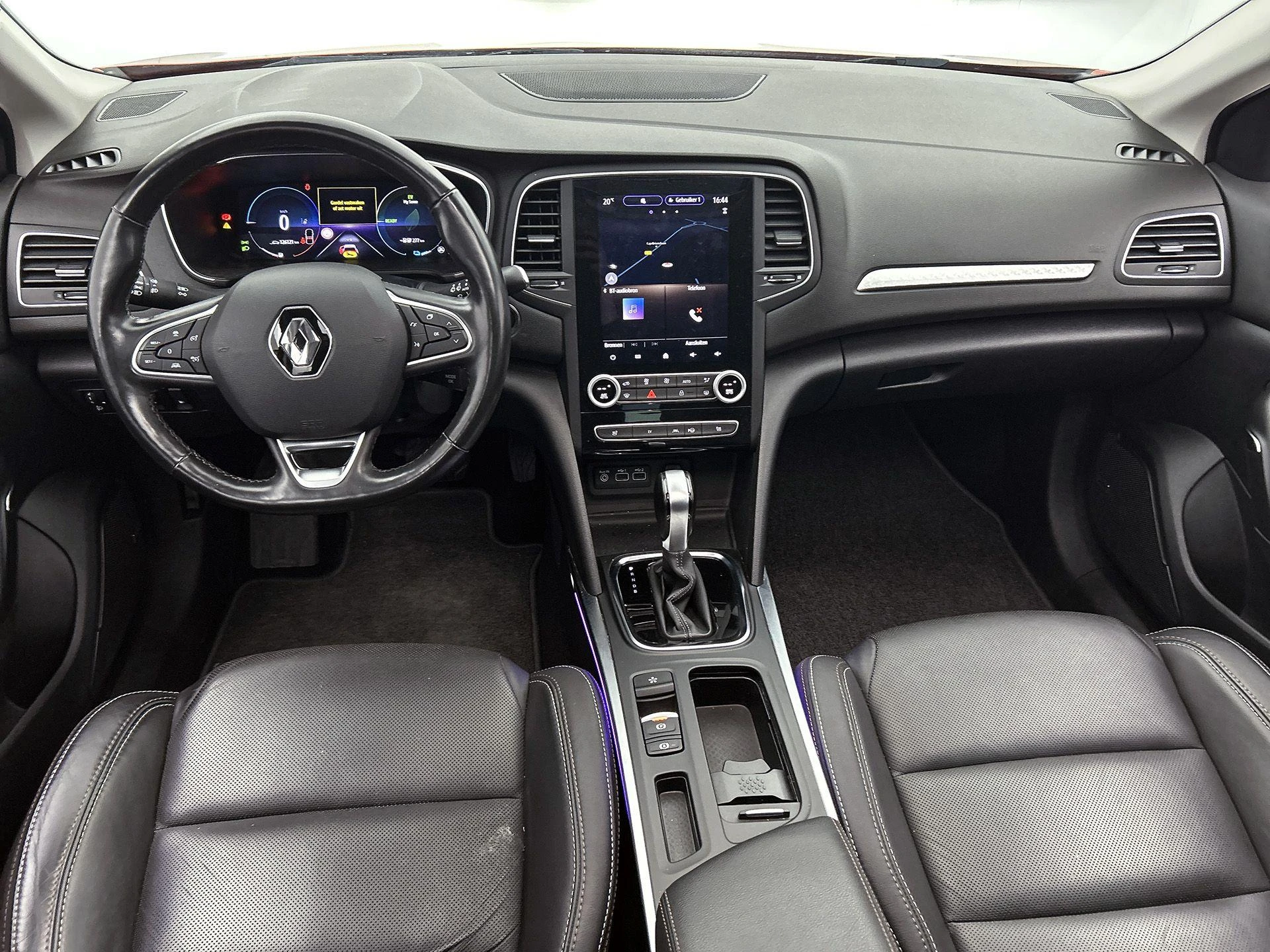 Renault-Megane E-Tech-image-24