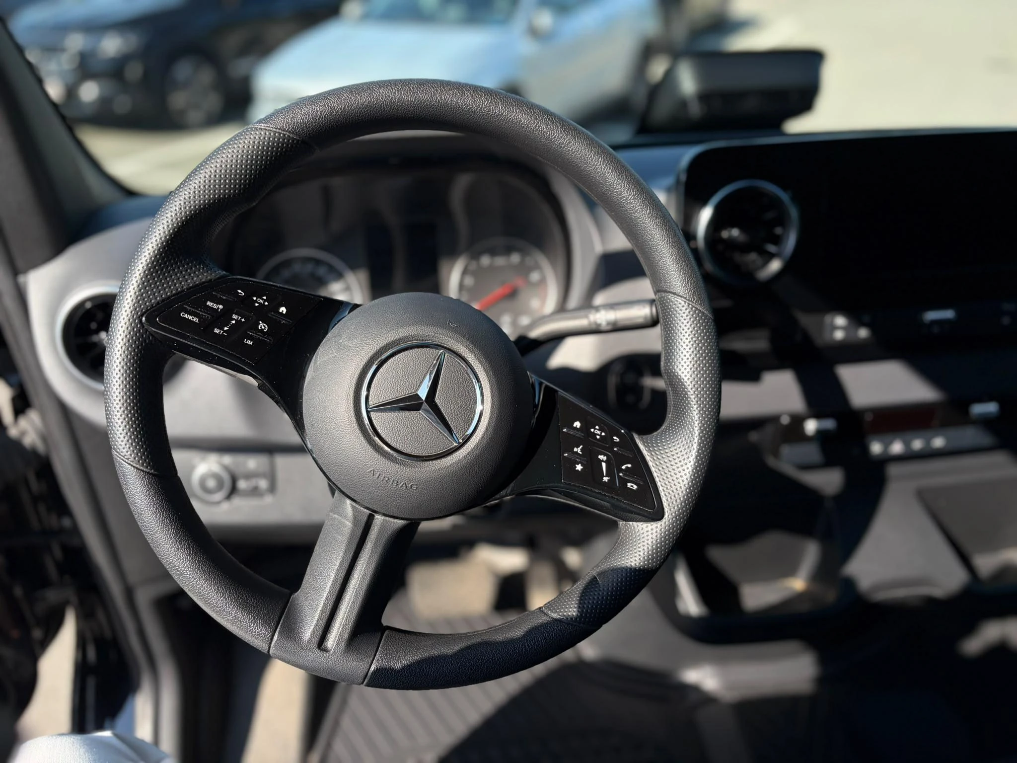 Mercedes-Benz-Sprinter-image-9