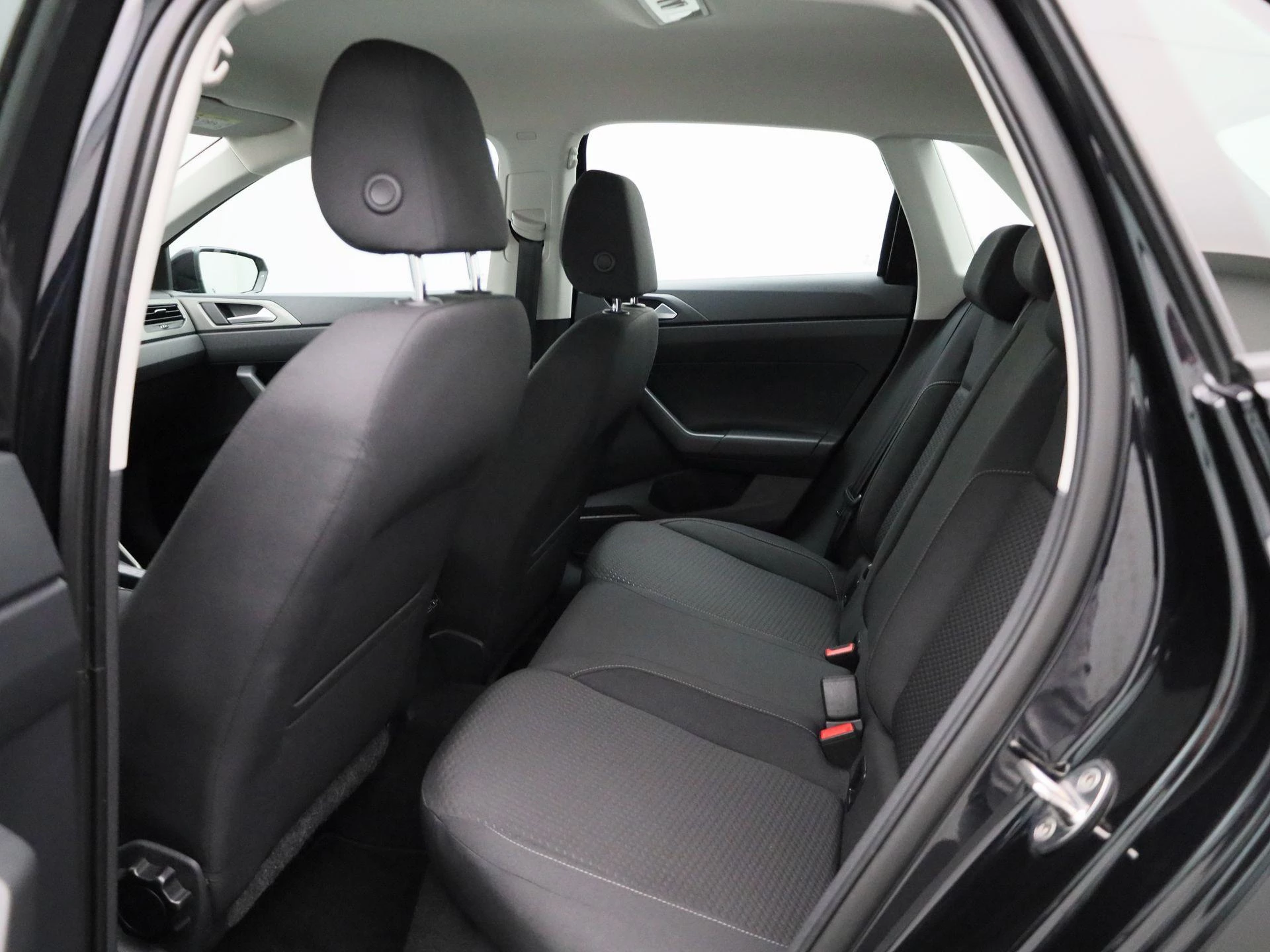 Volkswagen-Polo-image-9