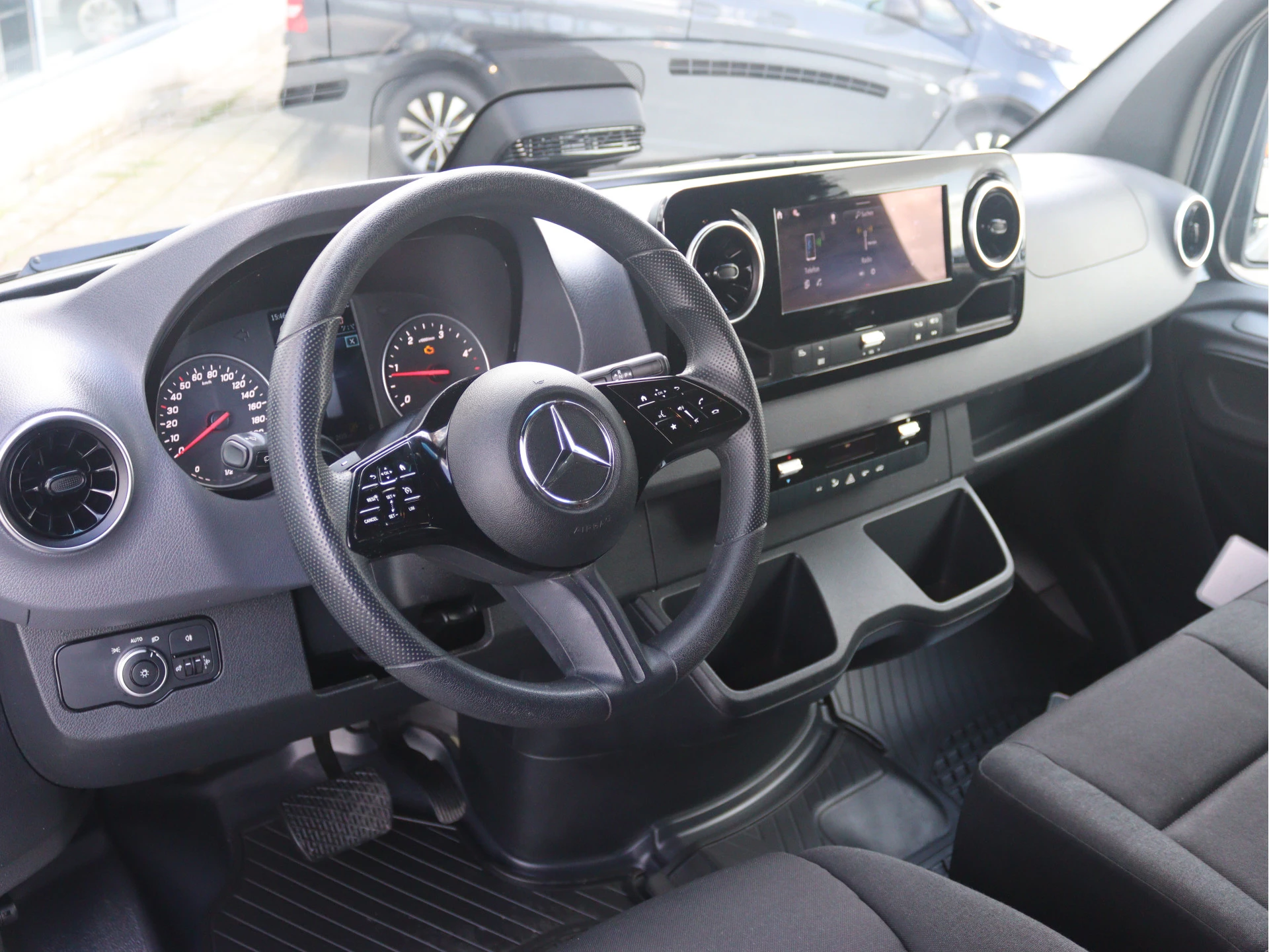 Mercedes-Benz-Sprinter-image-11