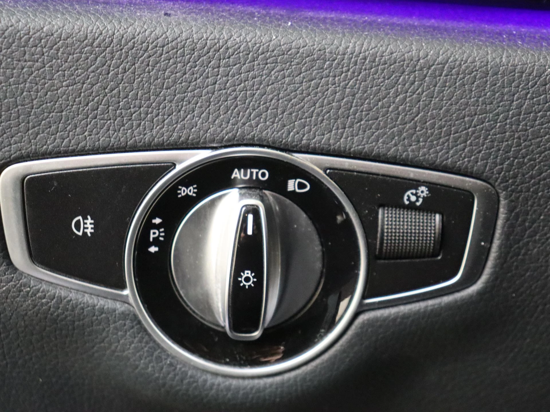 Mercedes-Benz-E-Klasse-image-23