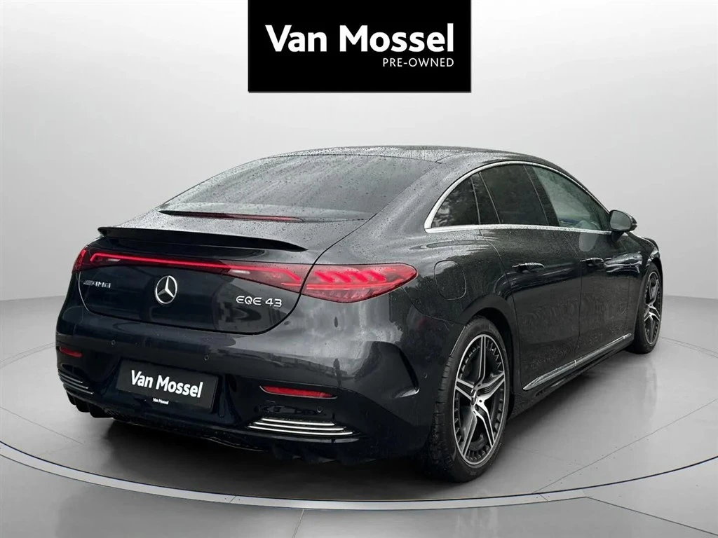 Mercedes-Benz-EQE-image-4