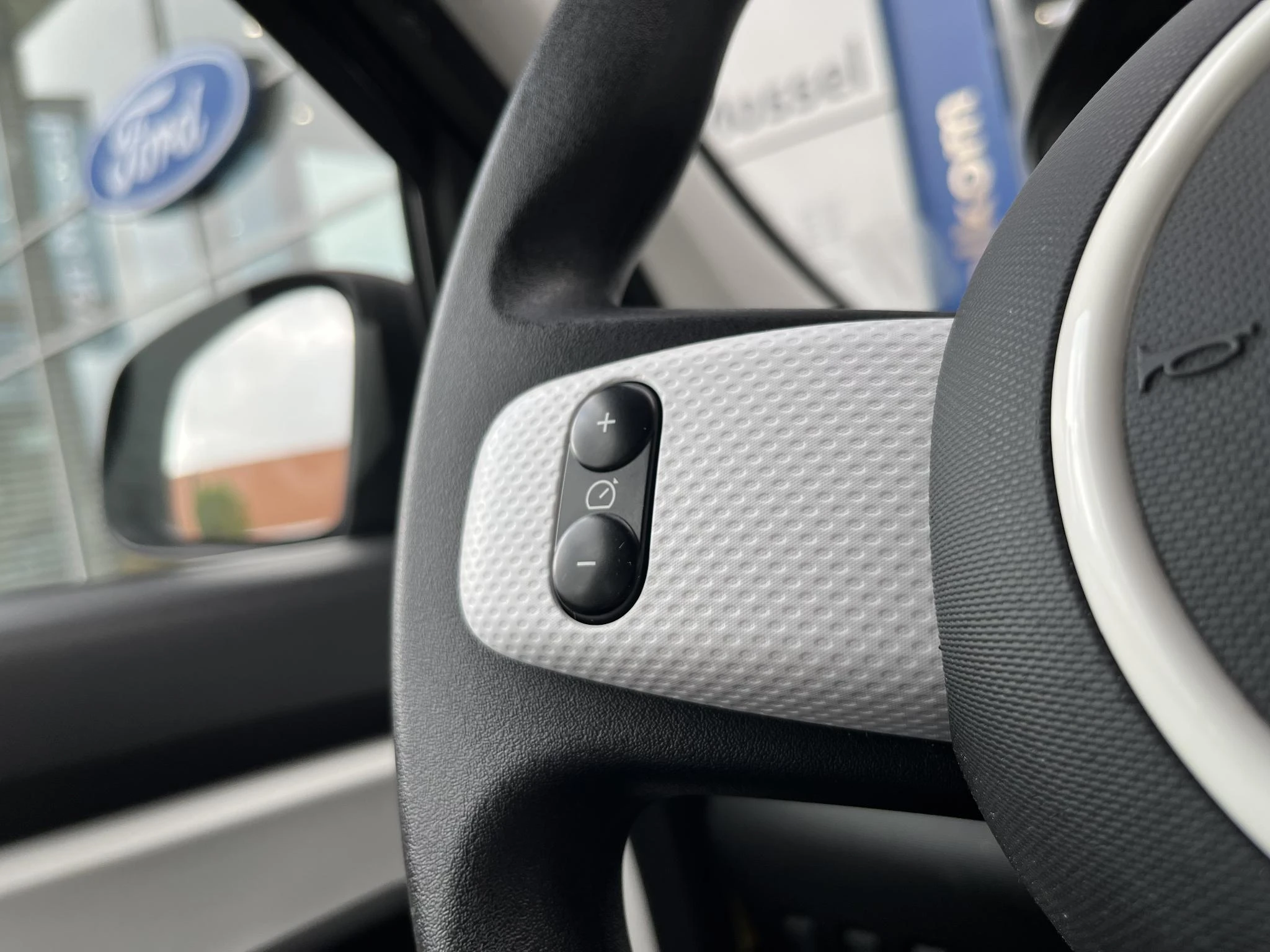 Renault-Twingo-image-13