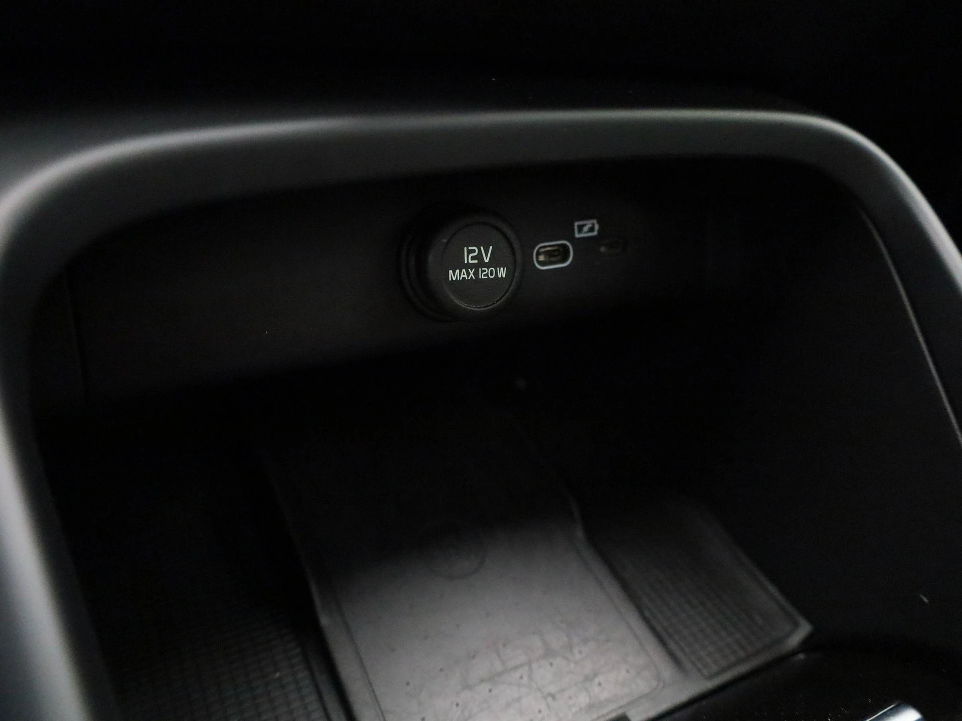 Volvo-C40-image-23