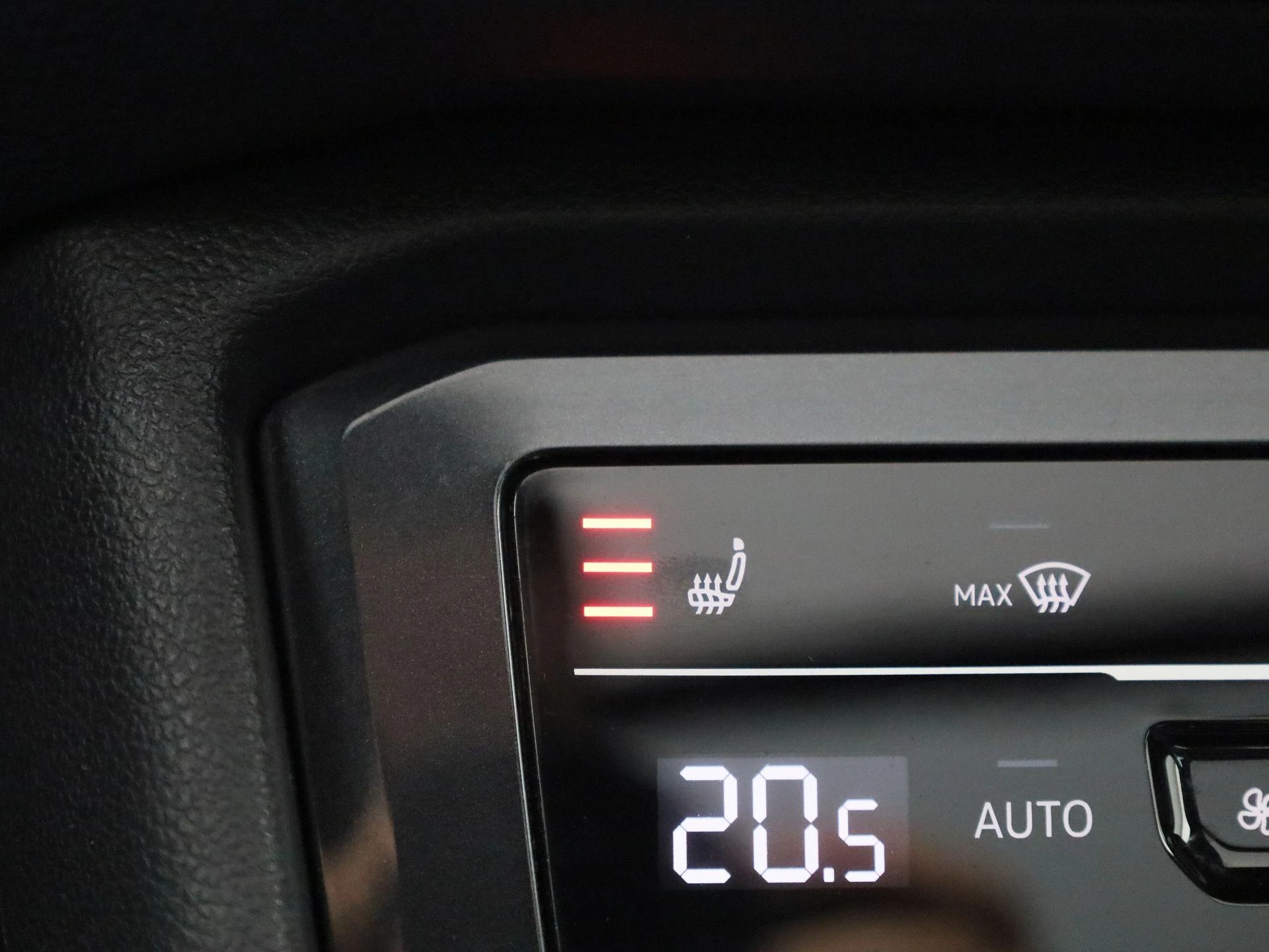 Volkswagen-Tiguan-image-22
