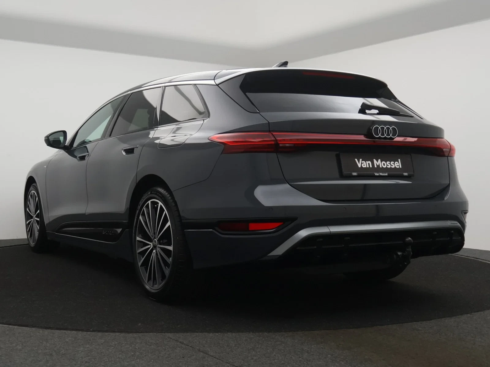 Audi-A6 Avant e-tron-image-22