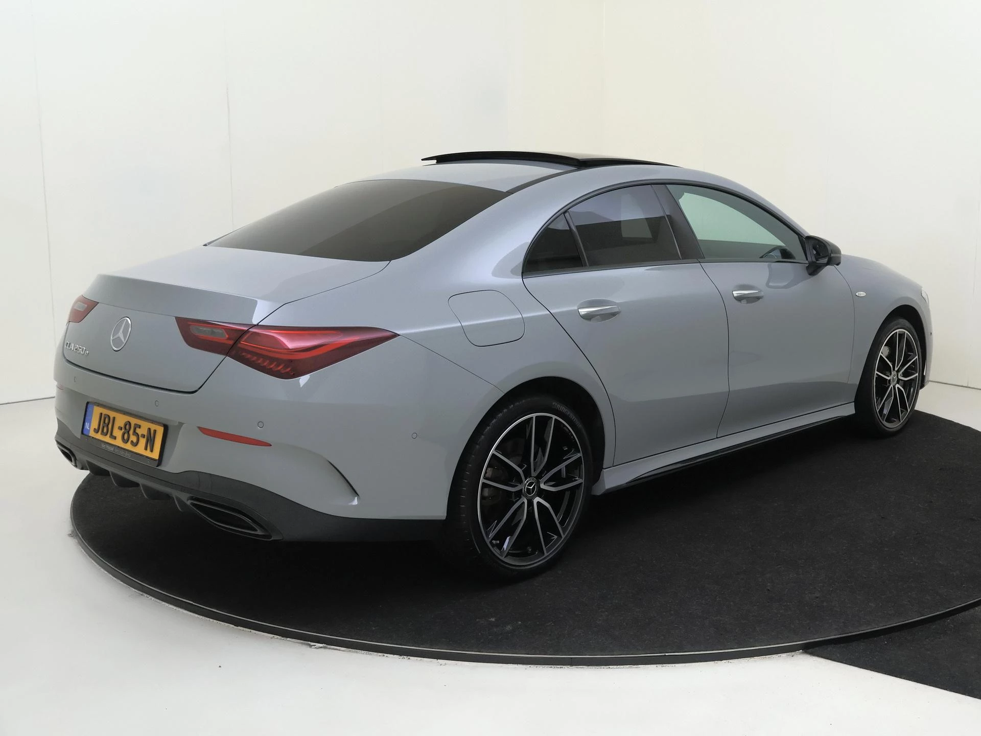 Mercedes-Benz-CLA-image-3