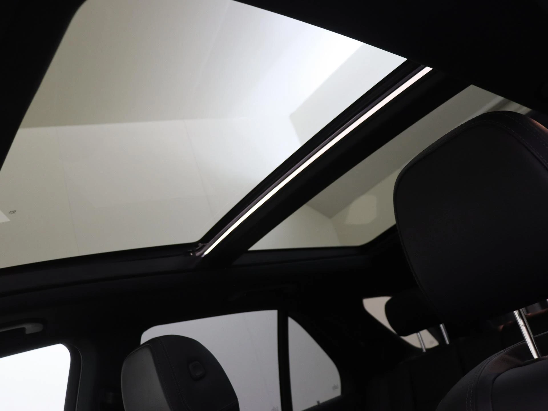 Mercedes-Benz-GLE-image-28