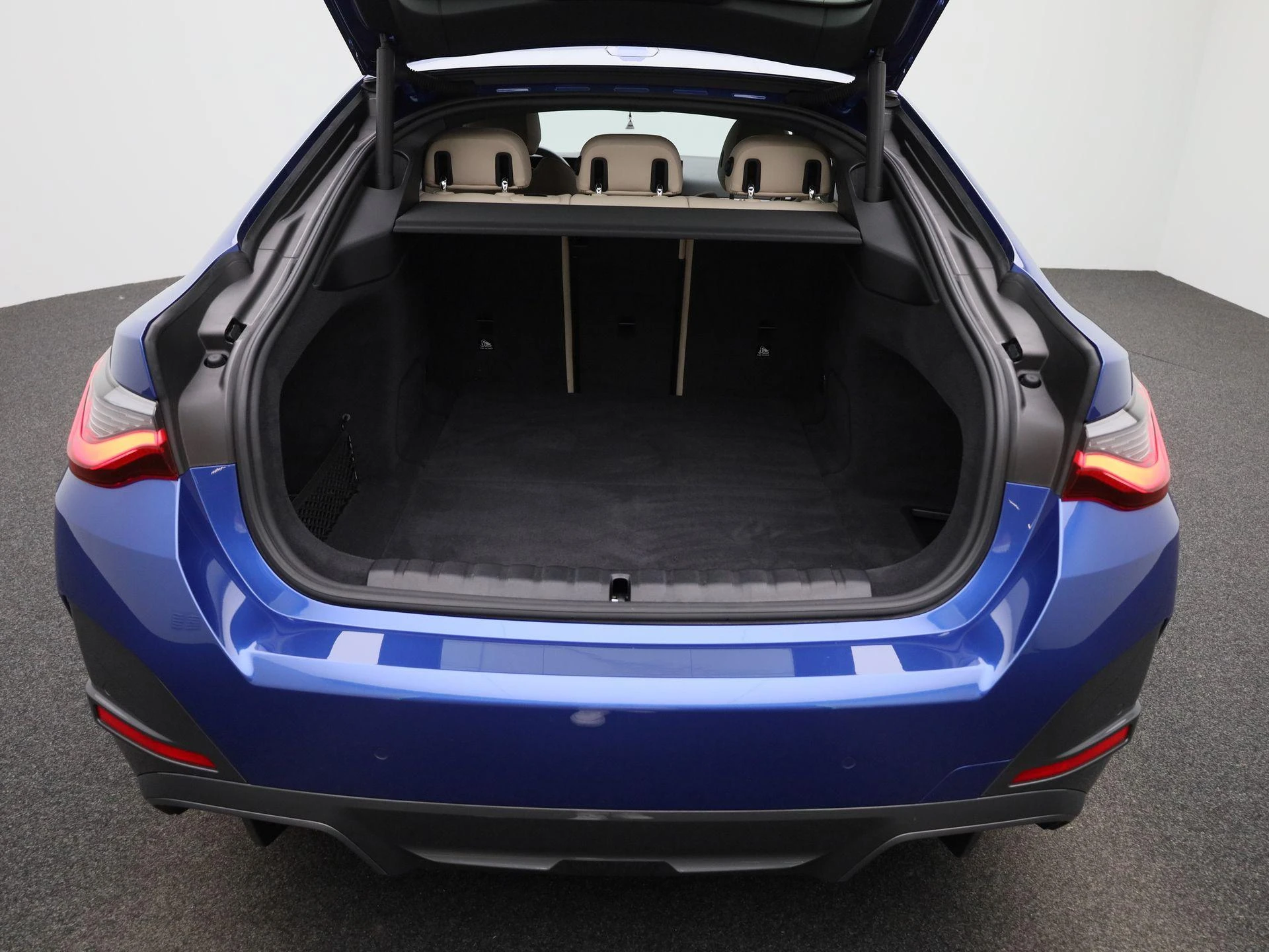 BMW-i4-image-12