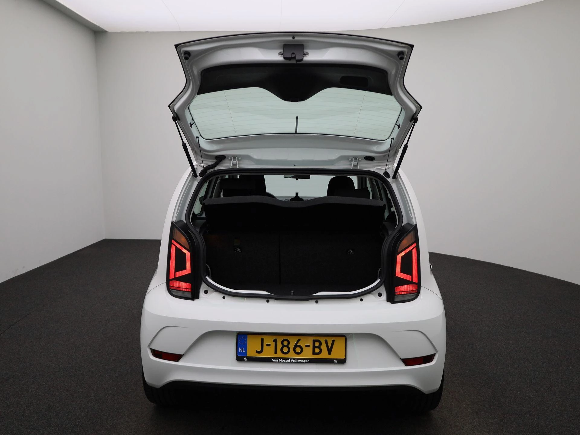 Volkswagen-up!-image-10