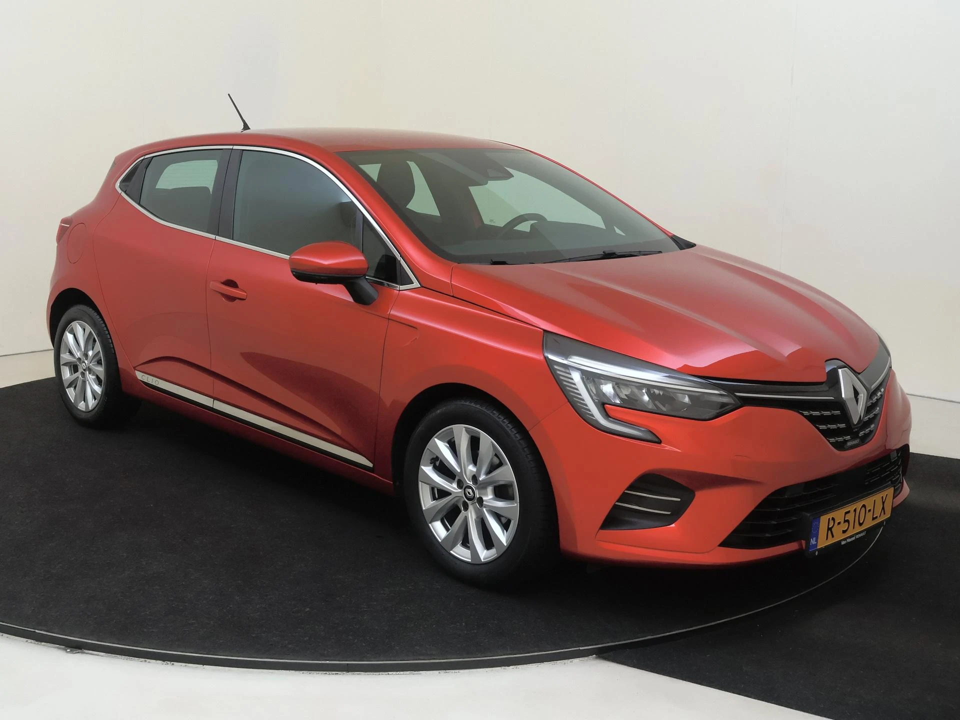 Renault-Clio-image-1