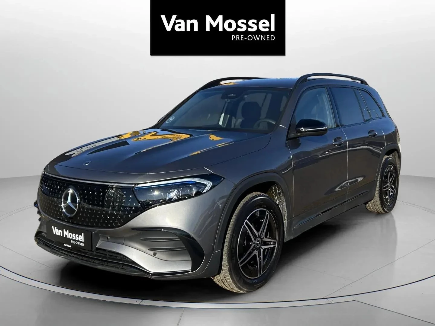 Mercedes-Benz-EQB-image-0