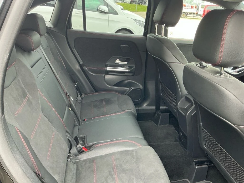 Mercedes-Benz-GLA 250-image-12