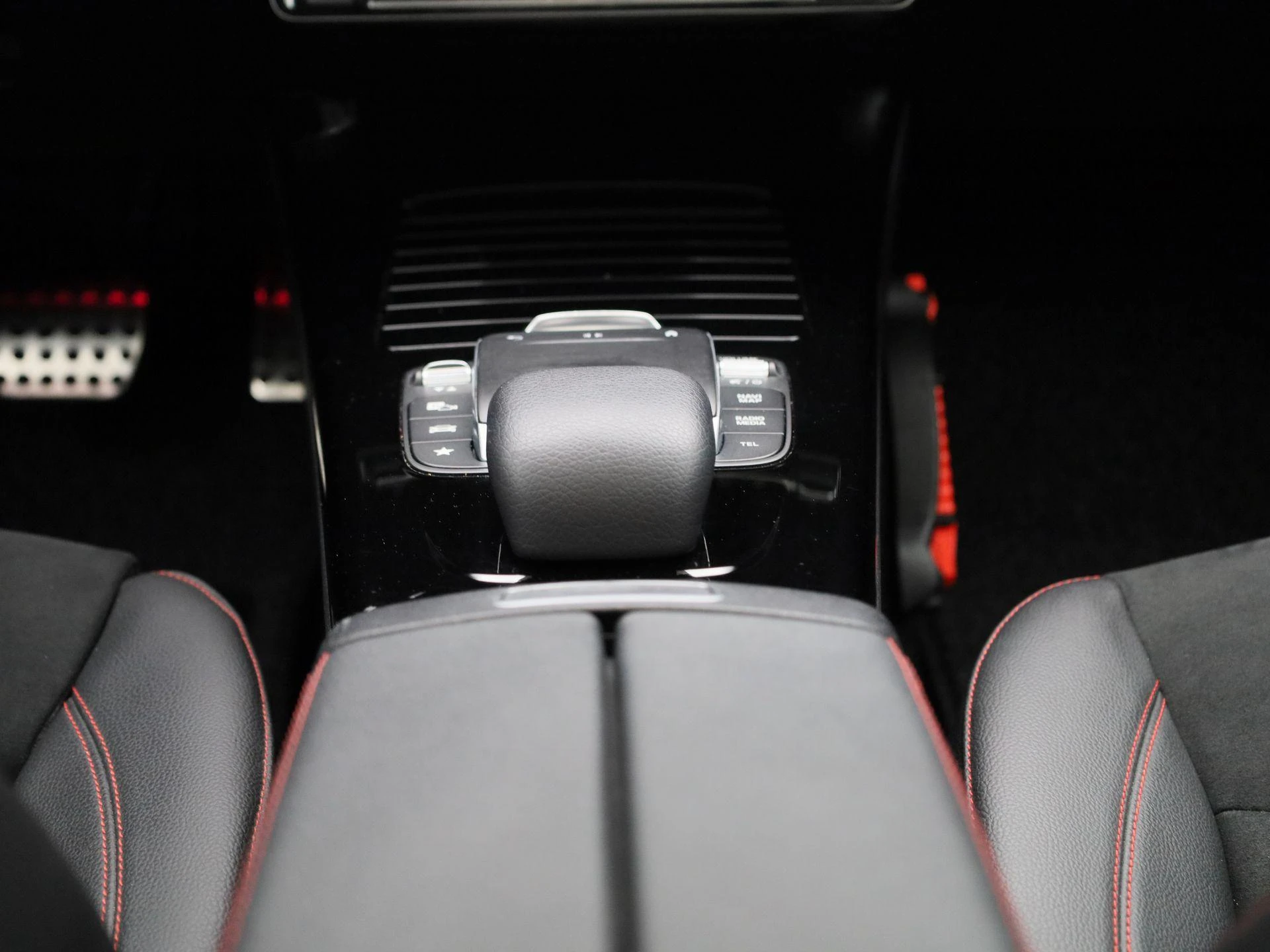 Mercedes-Benz-CLA-image-9
