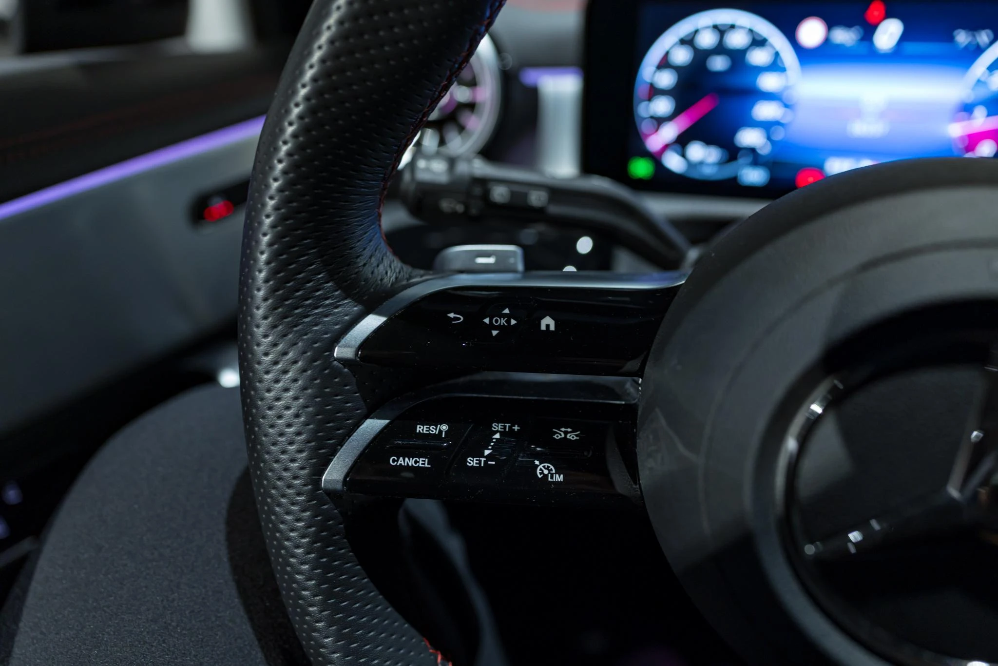 Mercedes-Benz-CLA-image-25