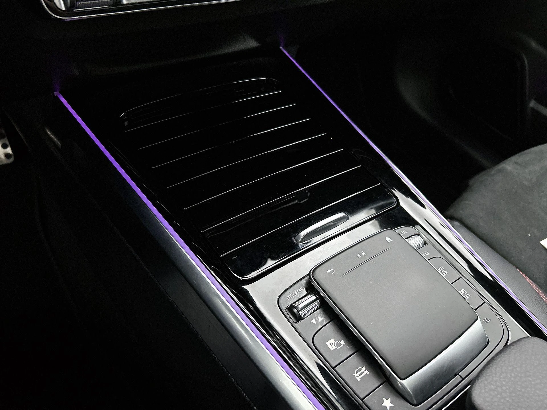 Mercedes-Benz-GLB-image-25