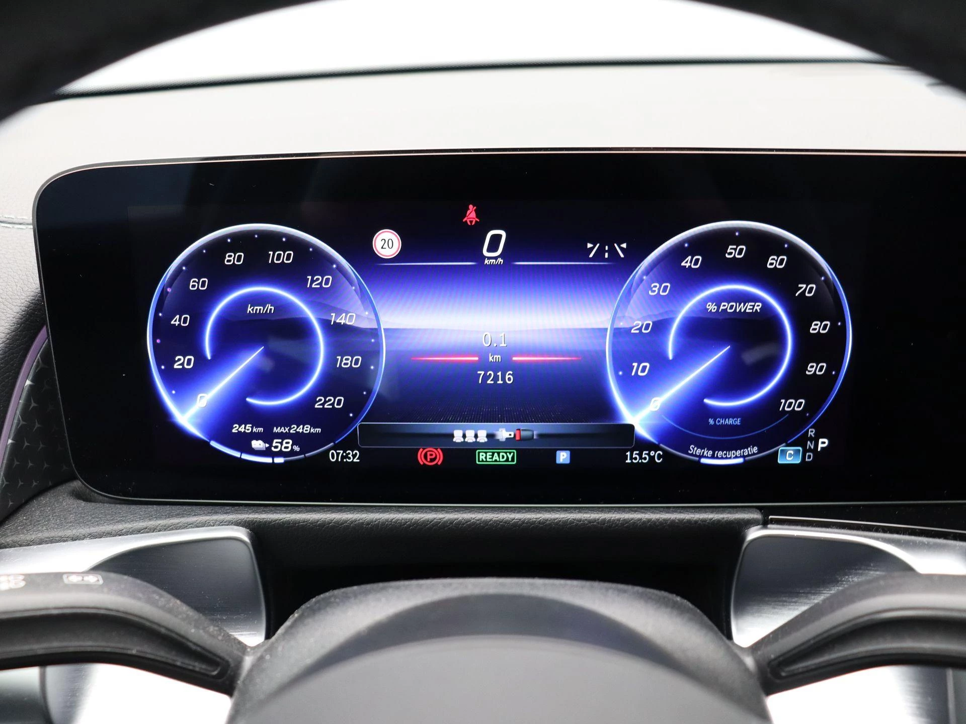 Mercedes-Benz-EQB-image-9