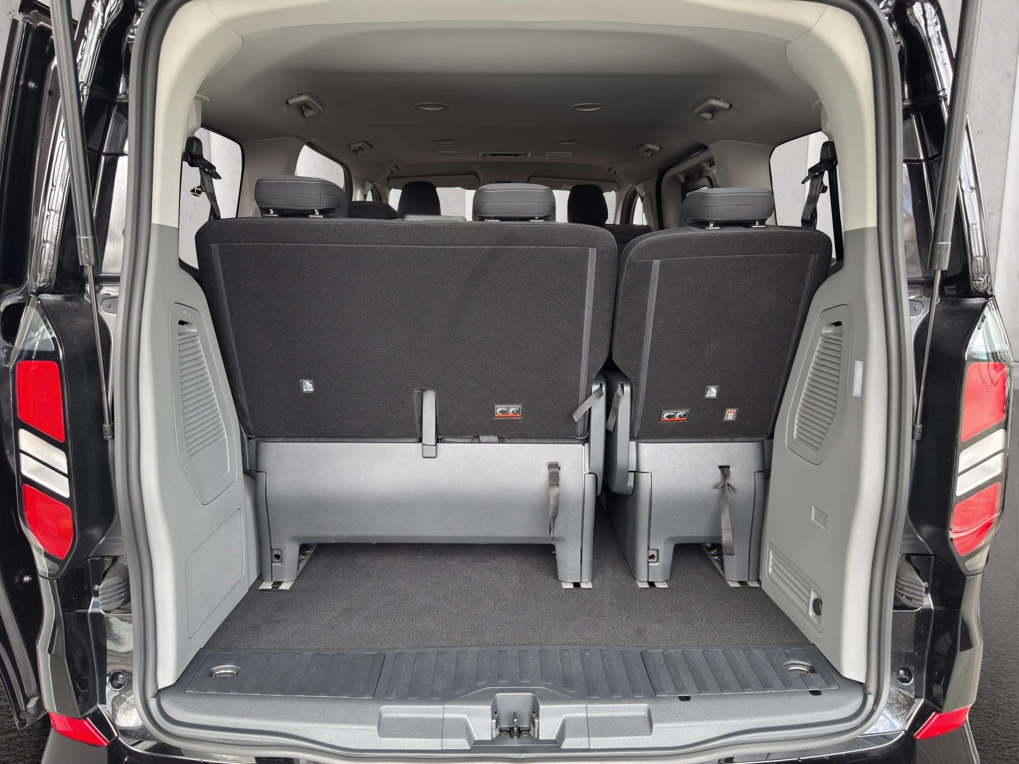 Ford-Tourneo Custom-image-16