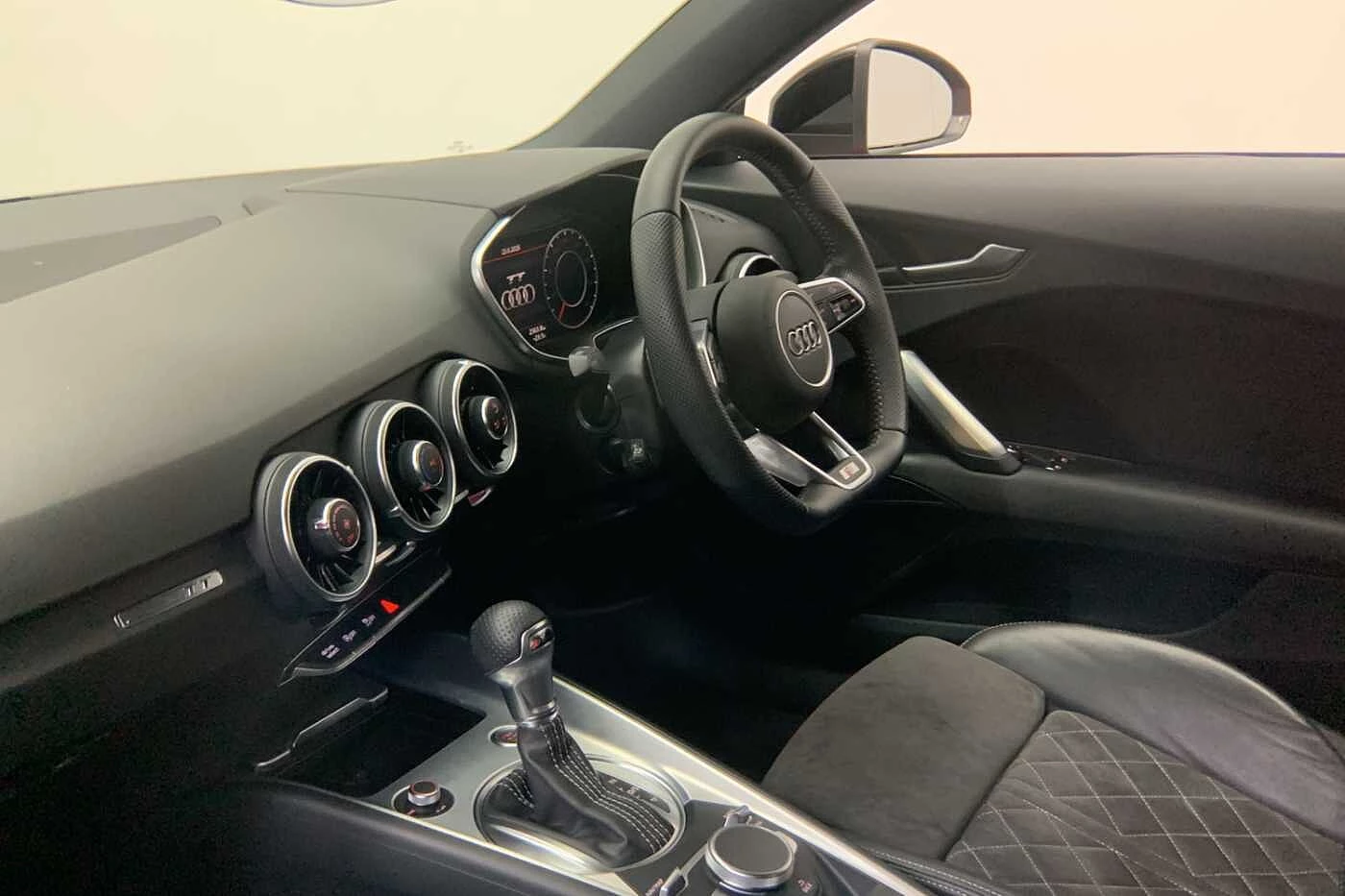 Audi-TT-image-1