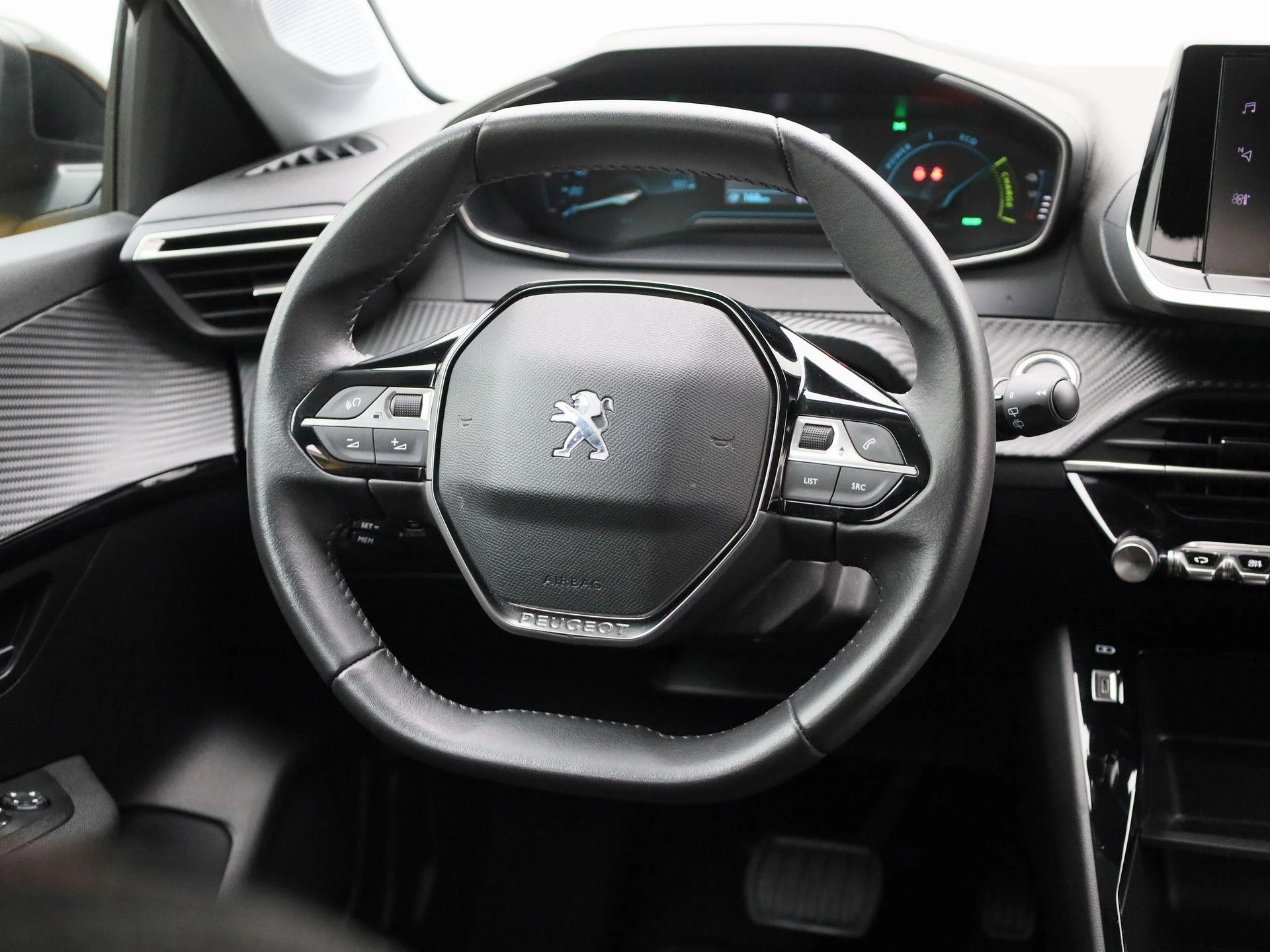 Peugeot-e-208-image-9