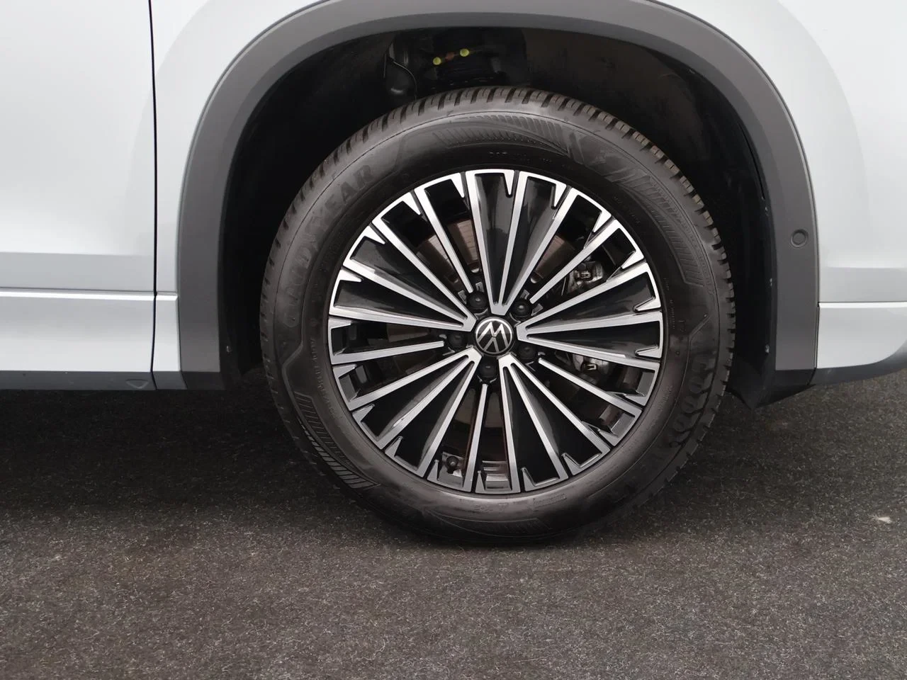 Volkswagen Tayron VW Tayron 1.5eTSI mHEV 150PK *AUTOMAAT*360°CAMERA*7 ZITPLAATSEN*ACC*PDC*NAVI*APP-CONNECT*LED*...*