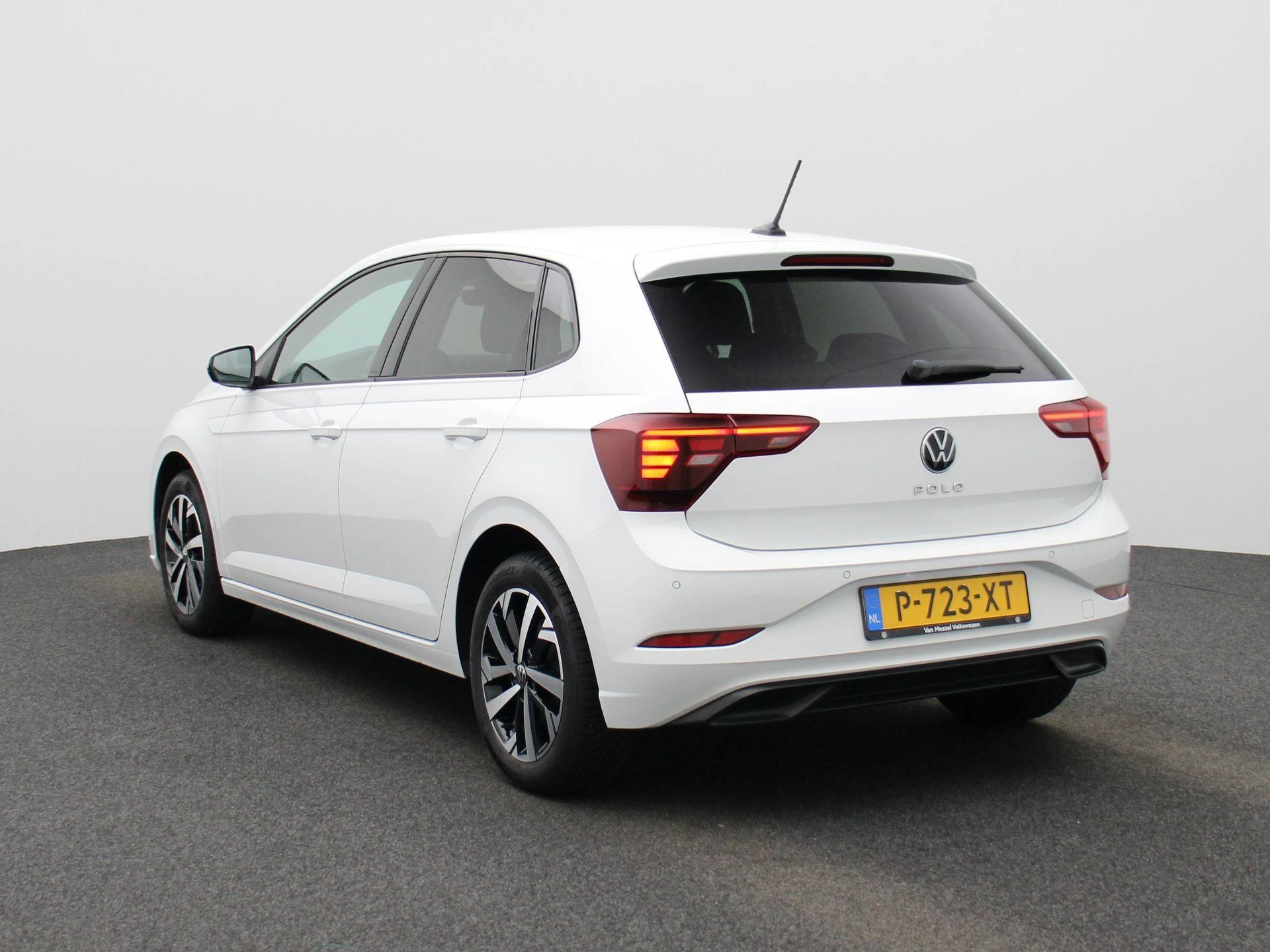 Volkswagen-Polo-image-1