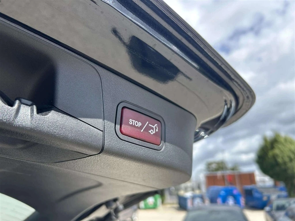 Mercedes-Benz-EQB-image-21